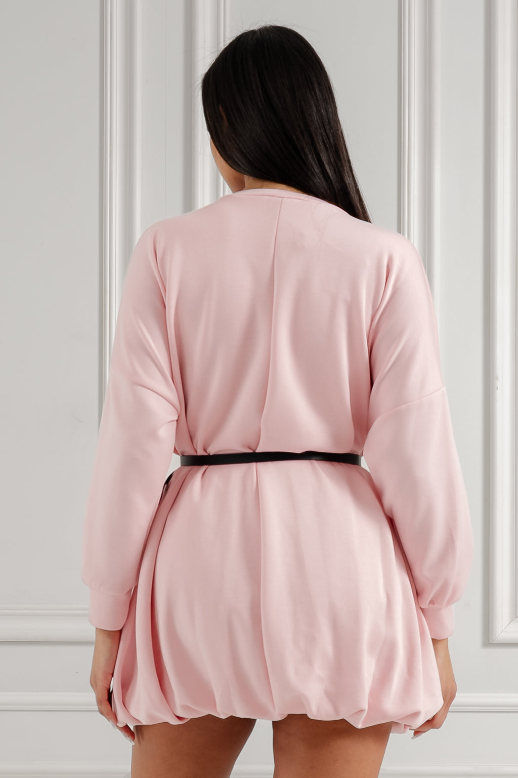 Sukienka oversize z marszczeniem i paskiem- Beżowy / Uniwersalny