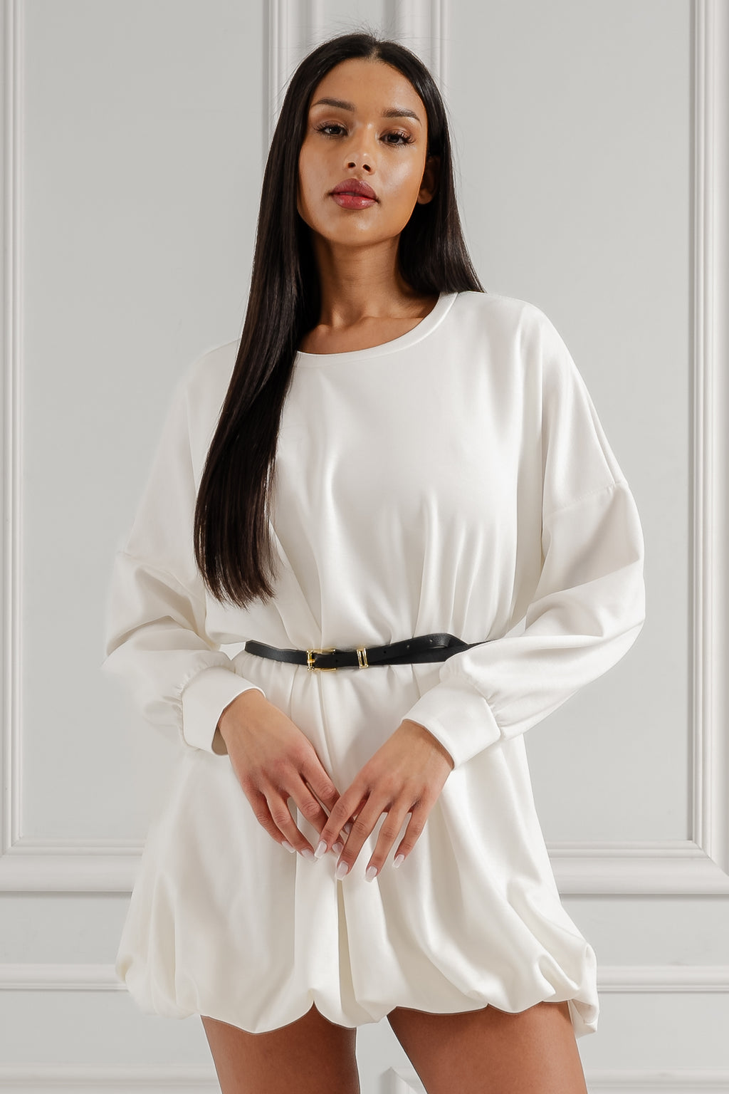 Sukienka oversize z marszczeniem i paskiem- Beżowy / Uniwersalny