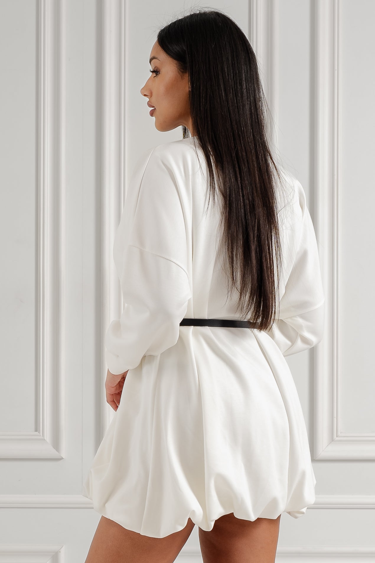 Sukienka oversize z marszczeniem i paskiem- Beżowy / Uniwersalny