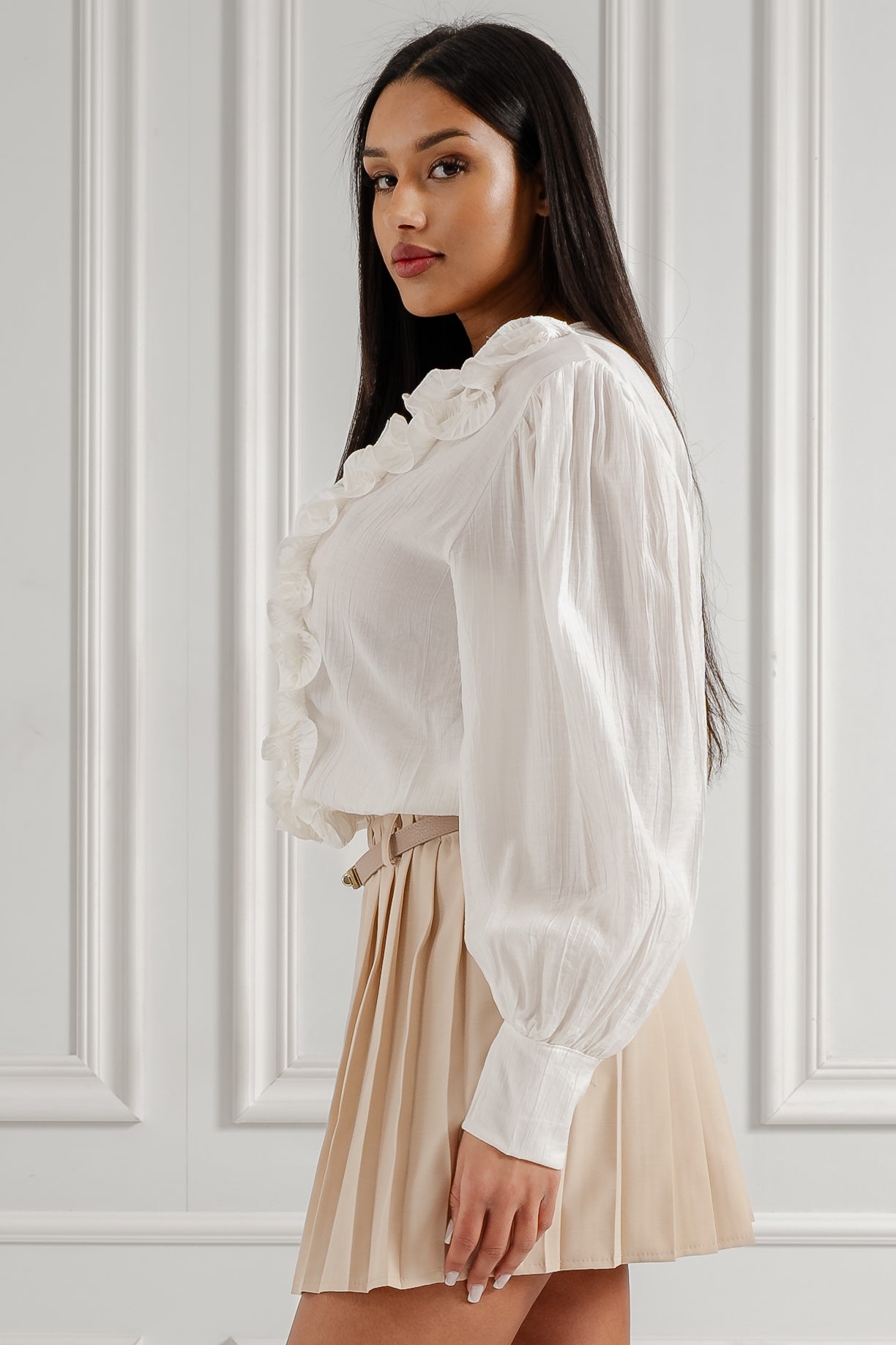 Bluzka z falbanami przy dekolcie- Różowy / Uniwersalny