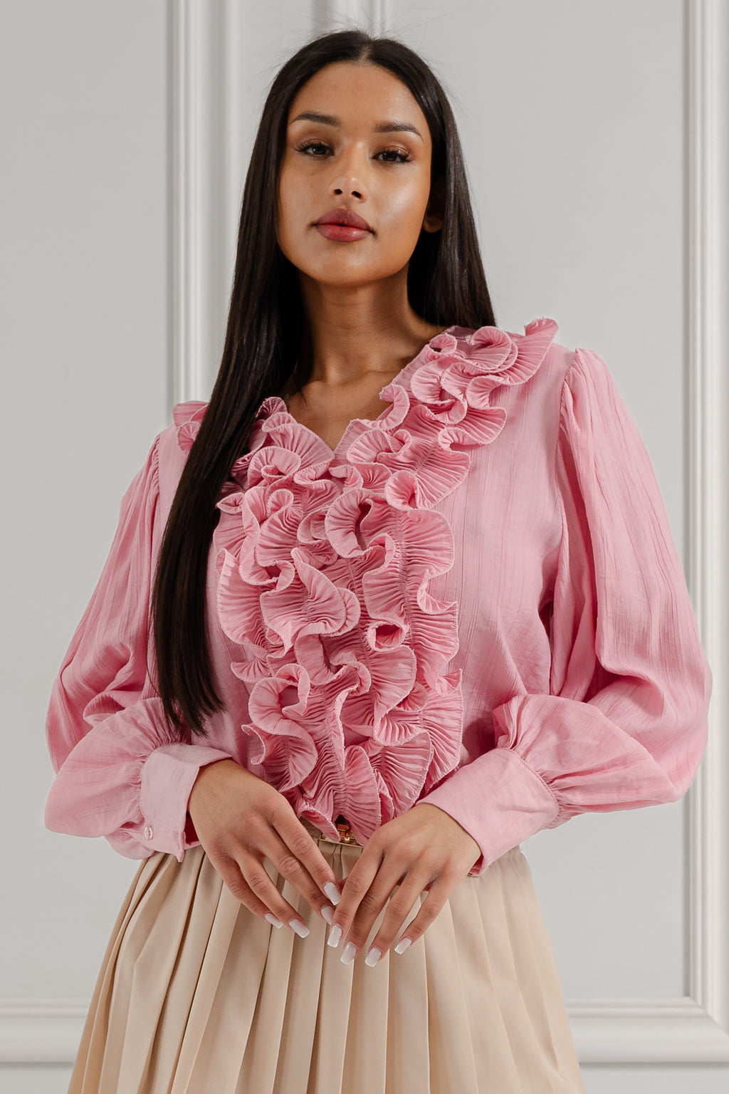 Bluzka z falbanami przy dekolcie- Różowy / Uniwersalny