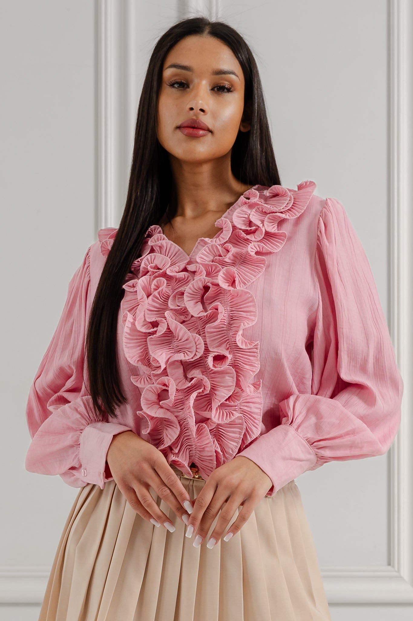 Bluzka z falbanami przy dekolcie- Różowy / Uniwersalny