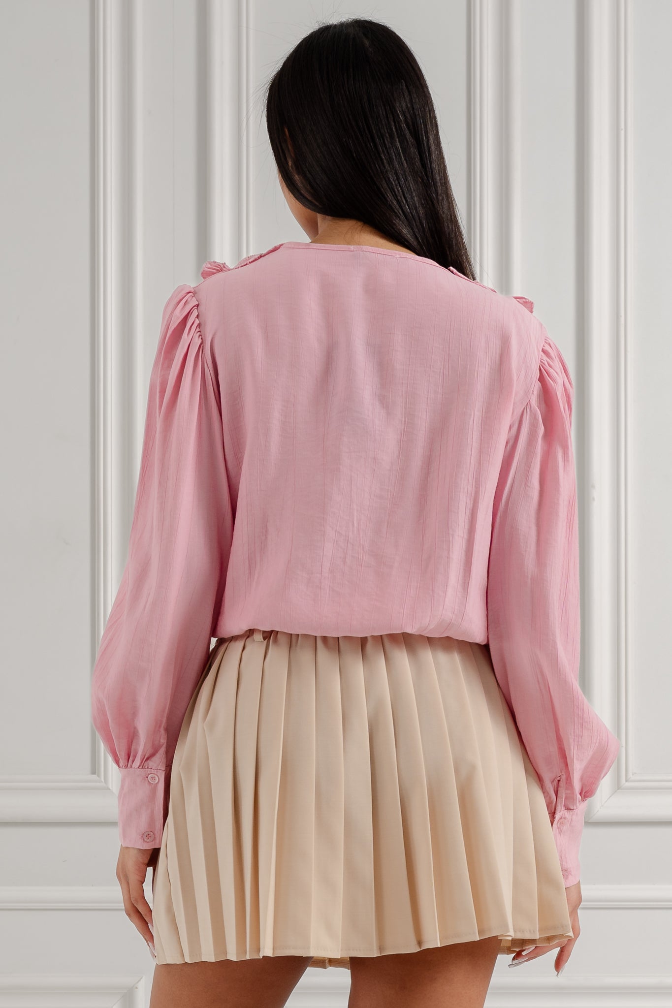 Bluzka z falbanami przy dekolcie- Różowy / Uniwersalny