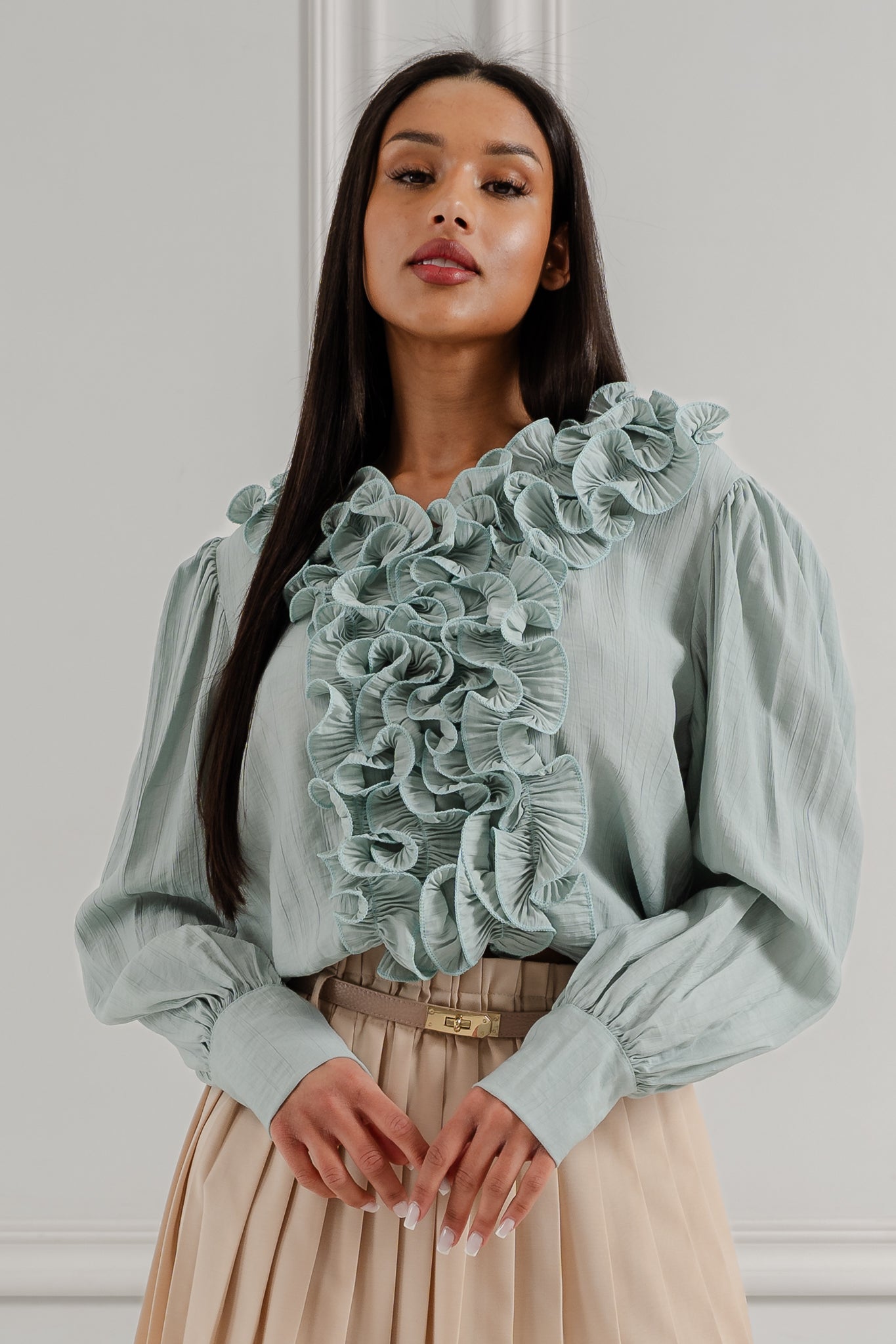 Bluzka z falbanami przy dekolcie- Różowy / Uniwersalny