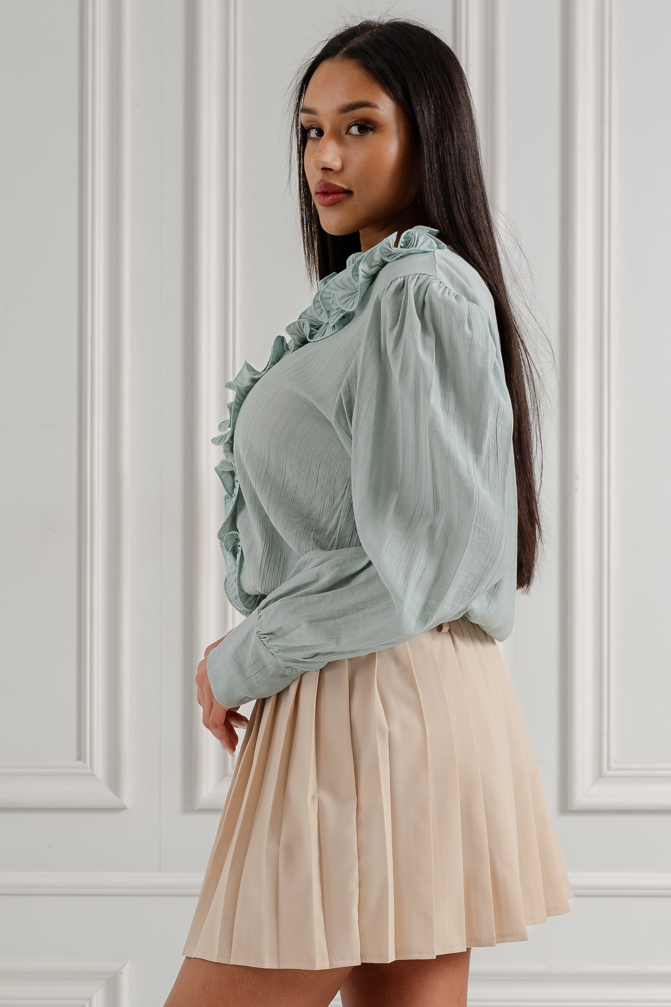 Bluzka z falbanami przy dekolcie- Różowy / Uniwersalny