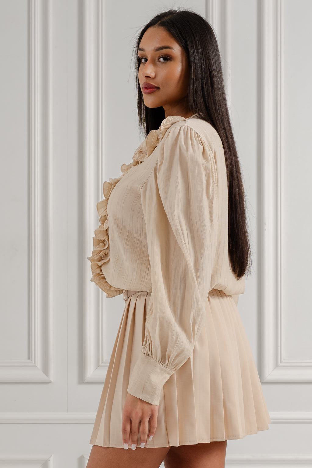 Bluzka z falbanami przy dekolcie- Różowy / Uniwersalny