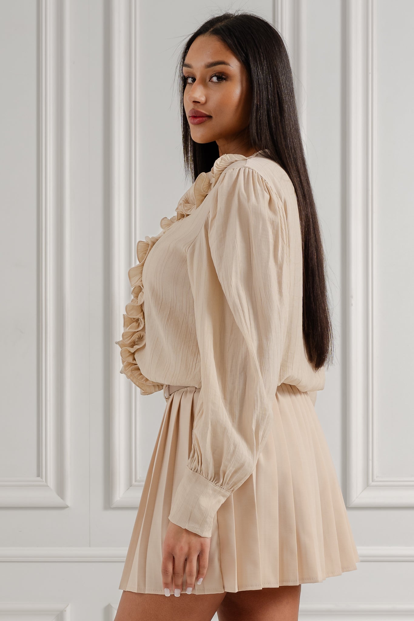 Bluzka z falbanami przy dekolcie- Różowy / Uniwersalny