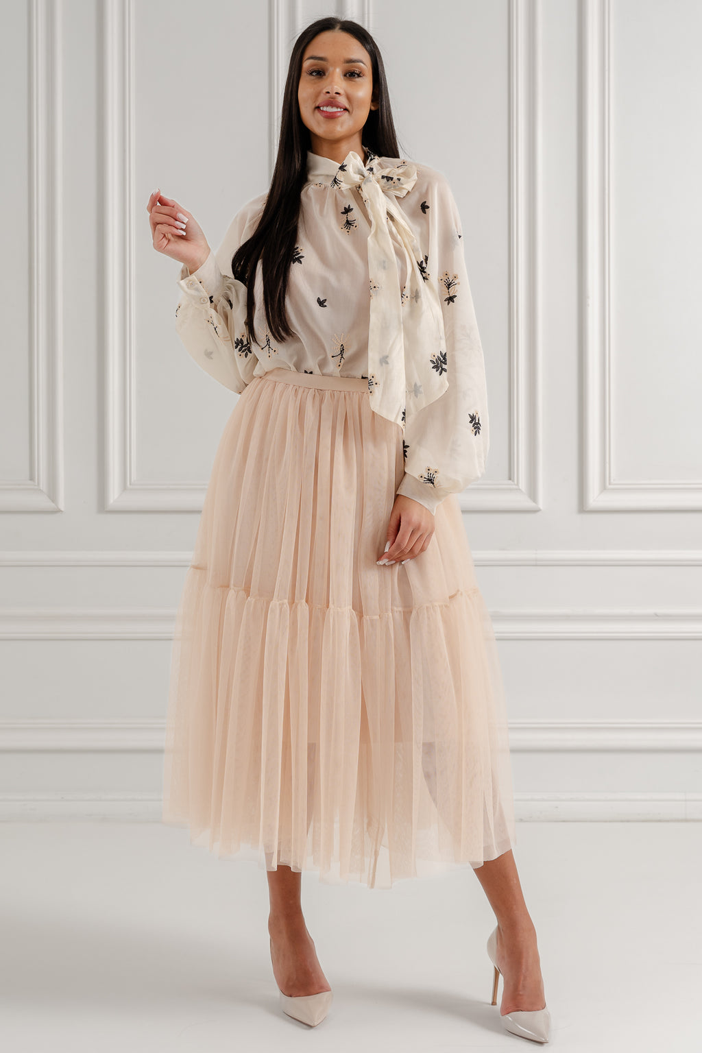 Bluzka z haftem i wiązaniem pod szyją- Kremowy / Uniwersalny