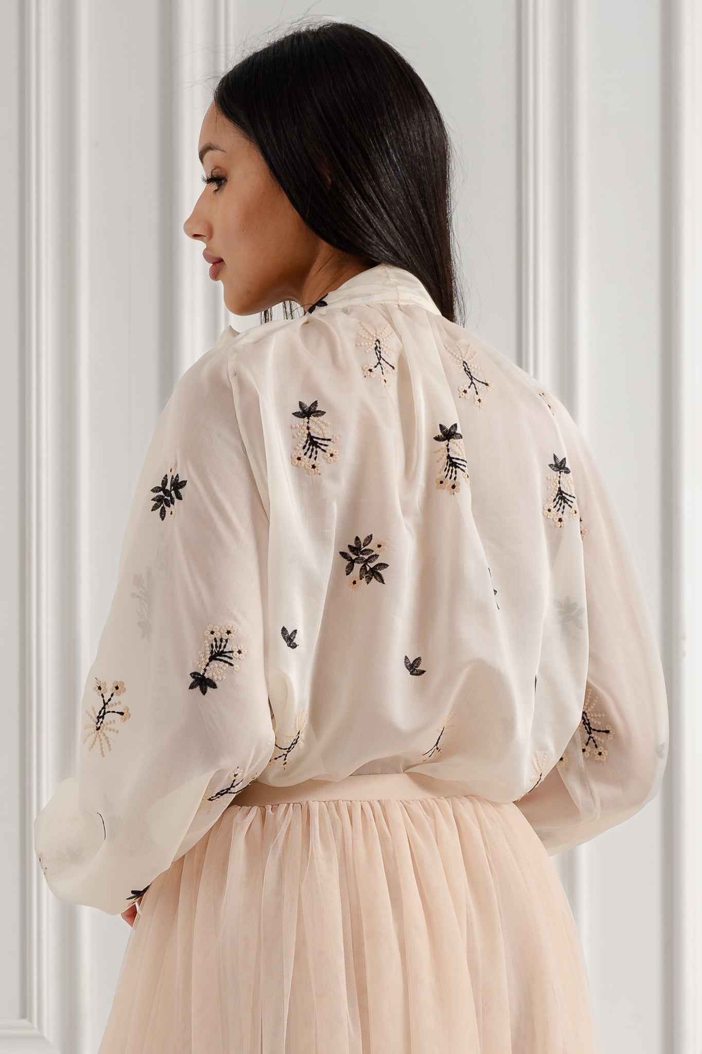 Bluzka z haftem i wiązaniem pod szyją- Niebieski / Uniwersalny