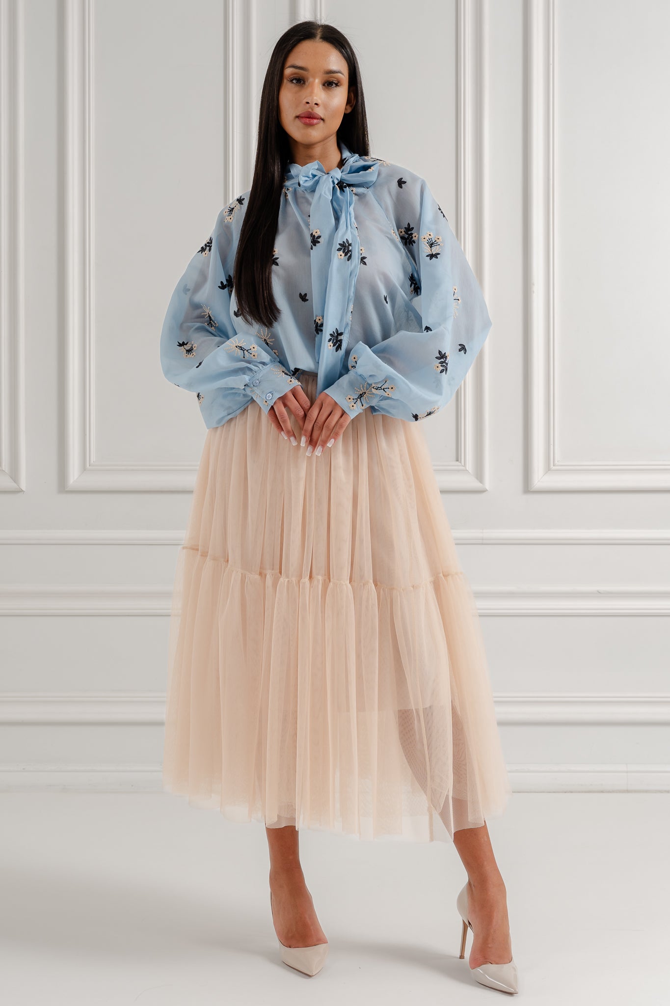 Bluzka z haftem i wiązaniem pod szyją- Niebieski / Uniwersalny