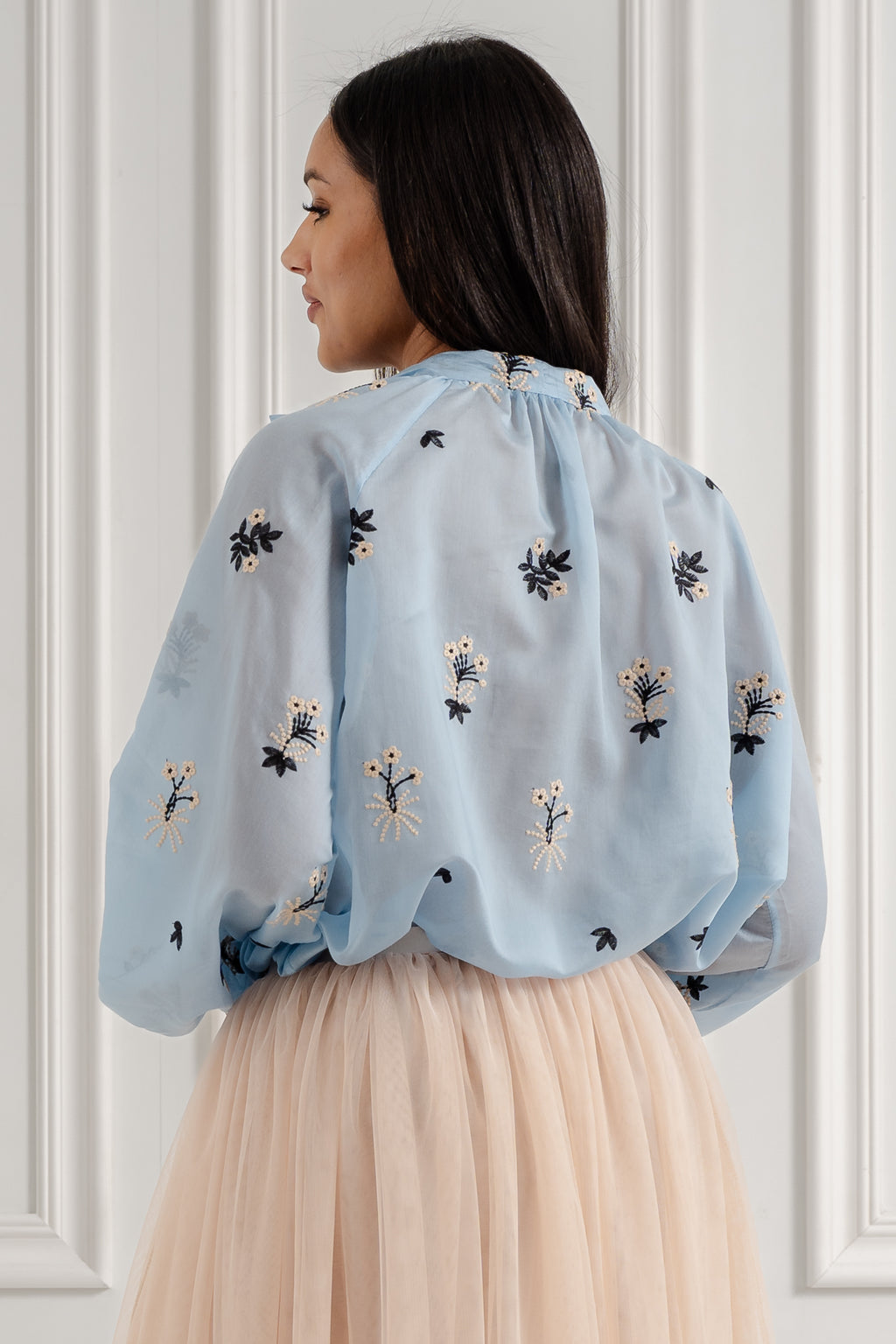 Bluzka z haftem i wiązaniem pod szyją- Niebieski / Uniwersalny