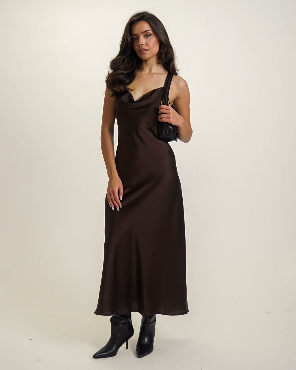 SATYNOWA SUKIENKA NA CIENKICH RAMIĄCZKACH