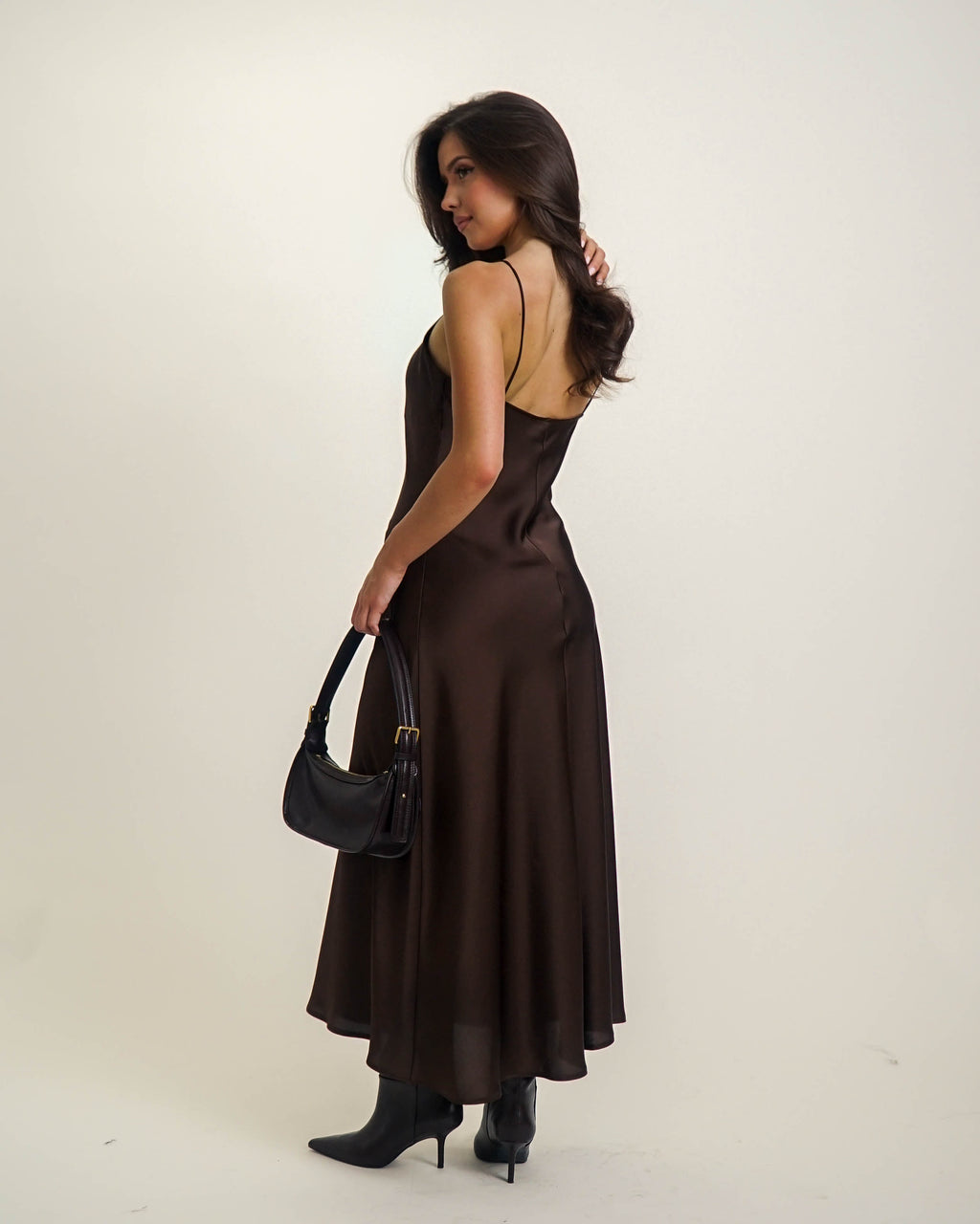 SATYNOWA SUKIENKA NA CIENKICH RAMIĄCZKACH