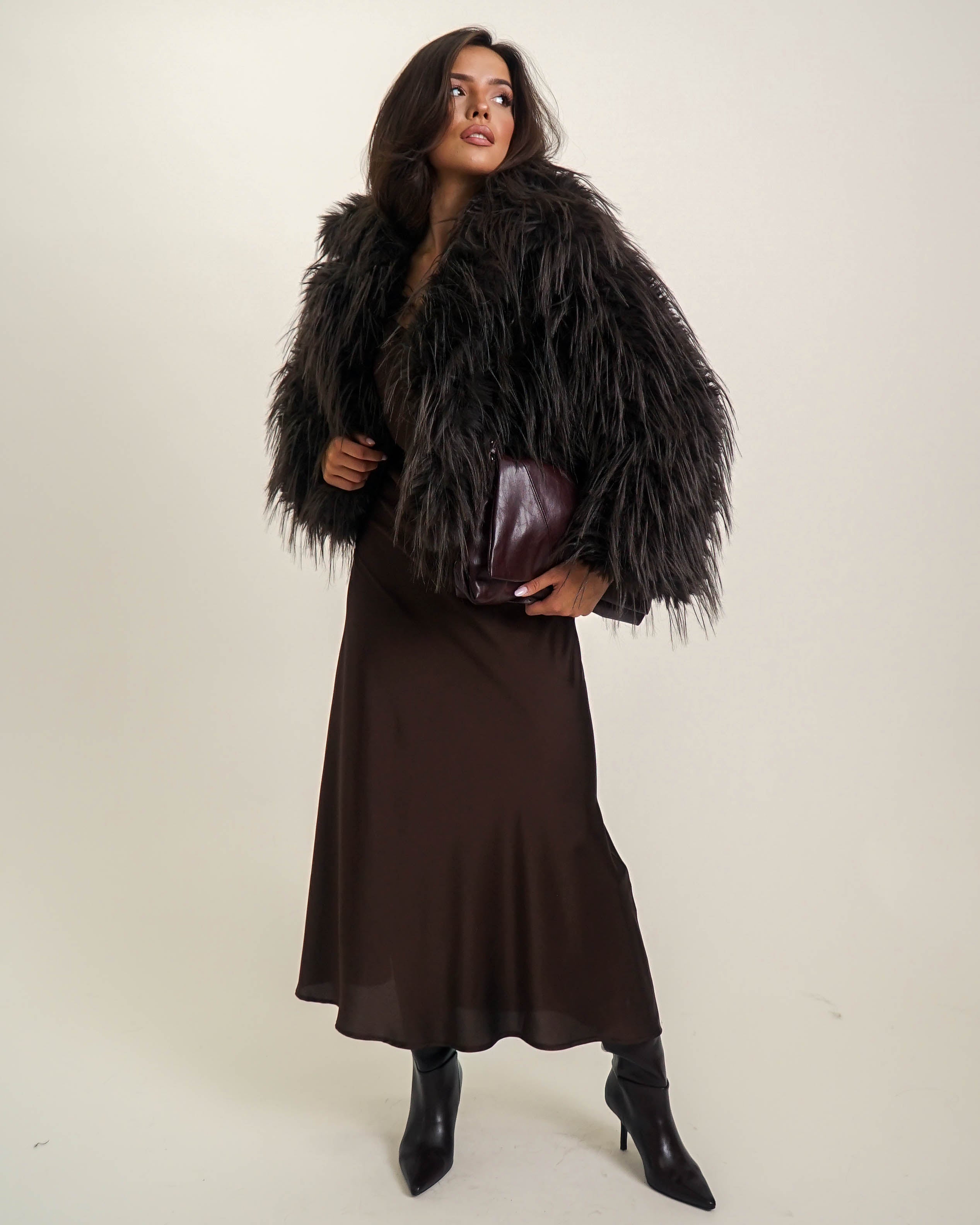 CZEKOLADOWA KURTKA Z DŁUGIM WŁOSIEM