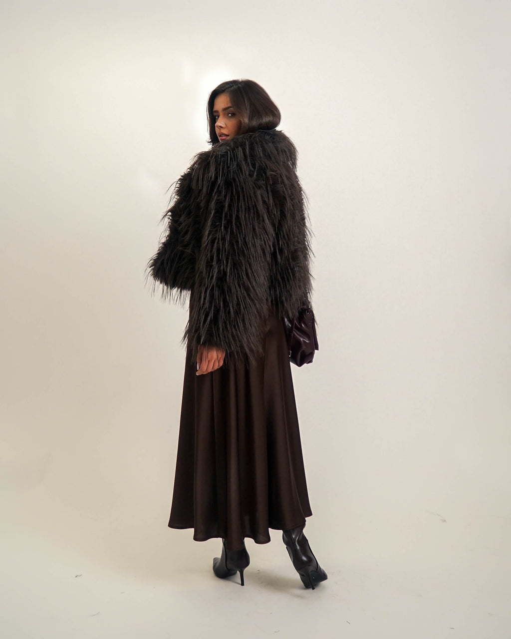 CZEKOLADOWA KURTKA Z DŁUGIM WŁOSIEM