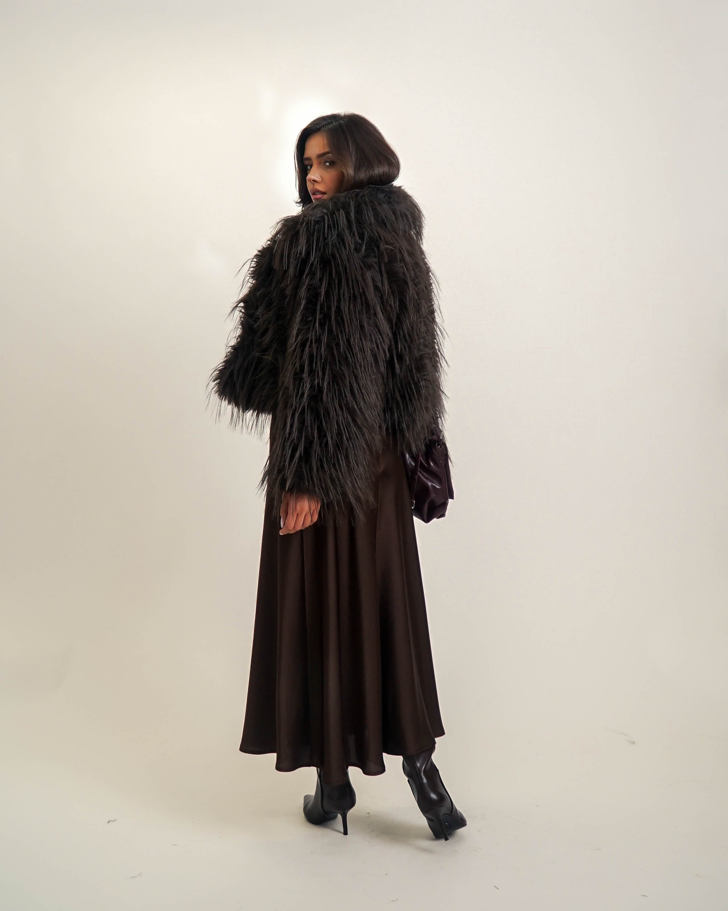 CZEKOLADOWA KURTKA Z DŁUGIM WŁOSIEM