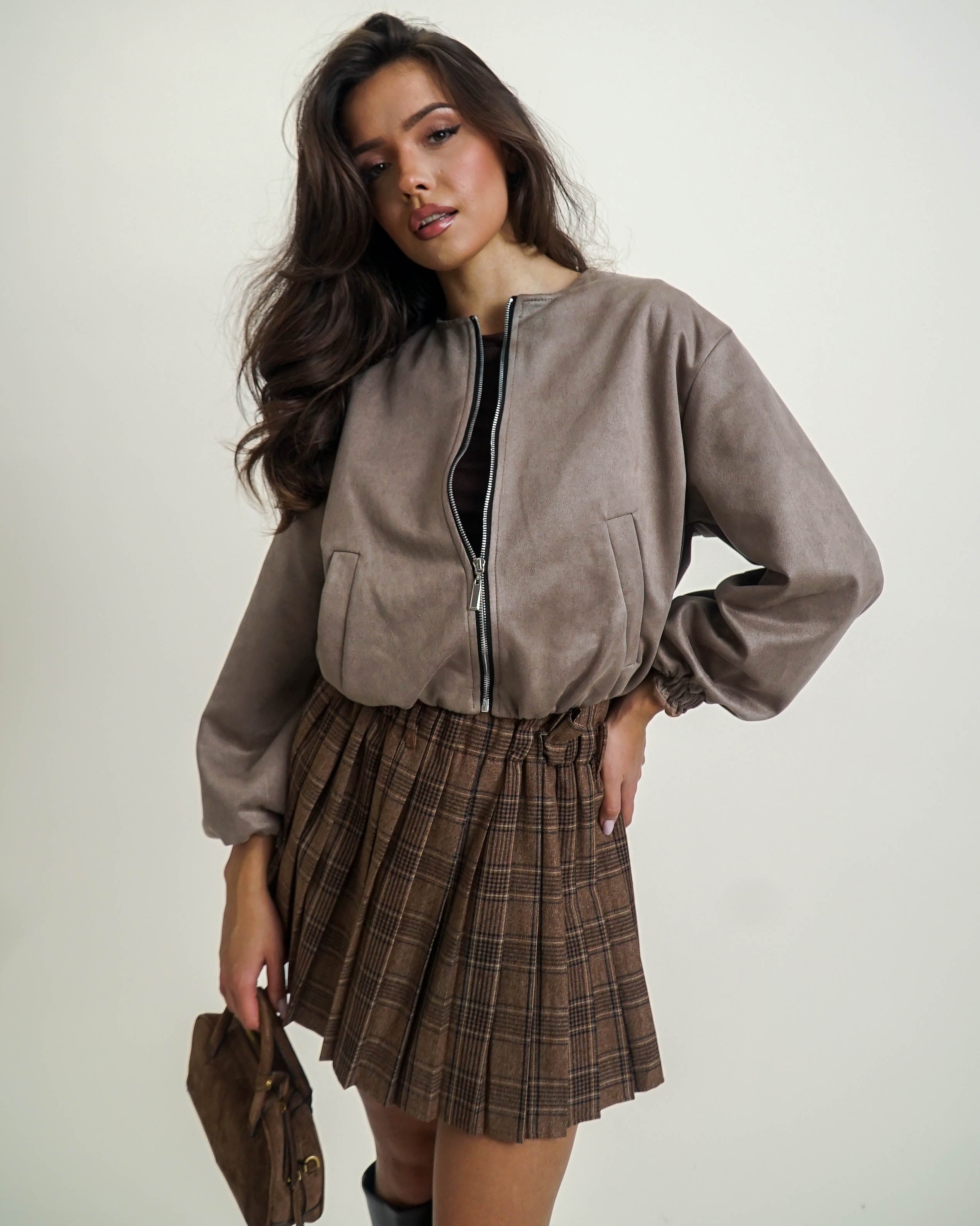 KURTKA BOMBER Z ZAMSZOWEJ TKANINY