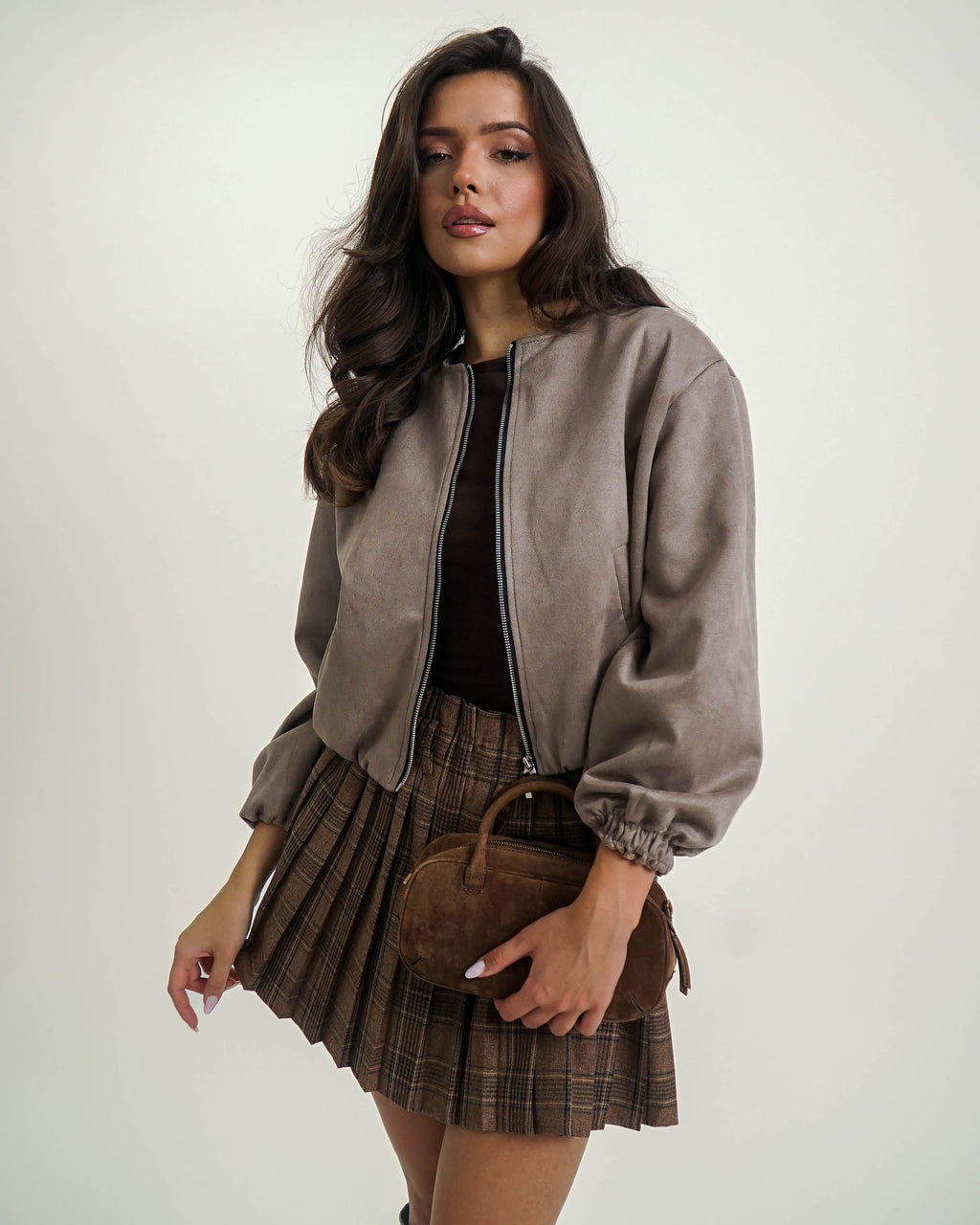 KURTKA BOMBER Z ZAMSZOWEJ TKANINY