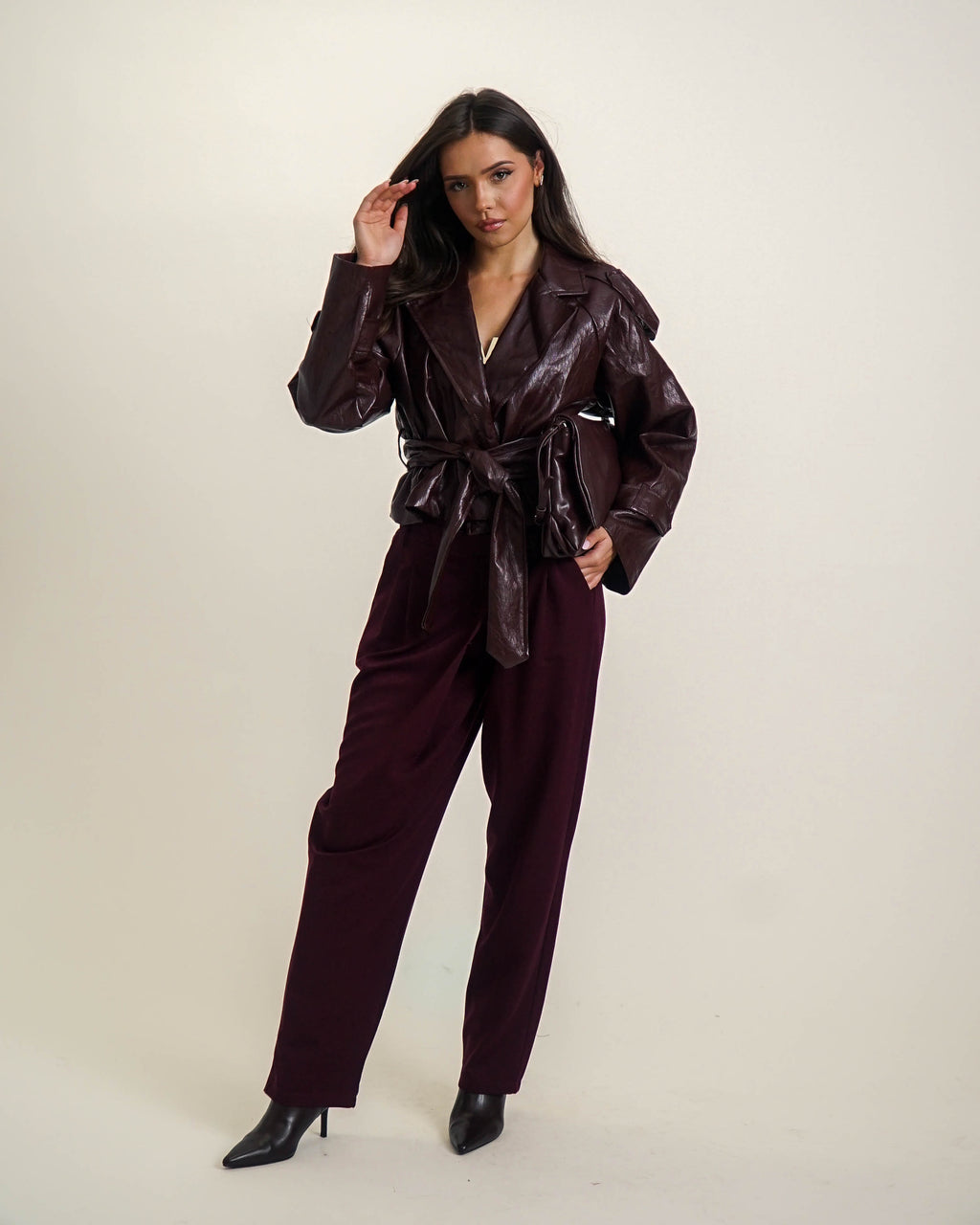 BORDOWY PŁASZCZ Z PASKIEM