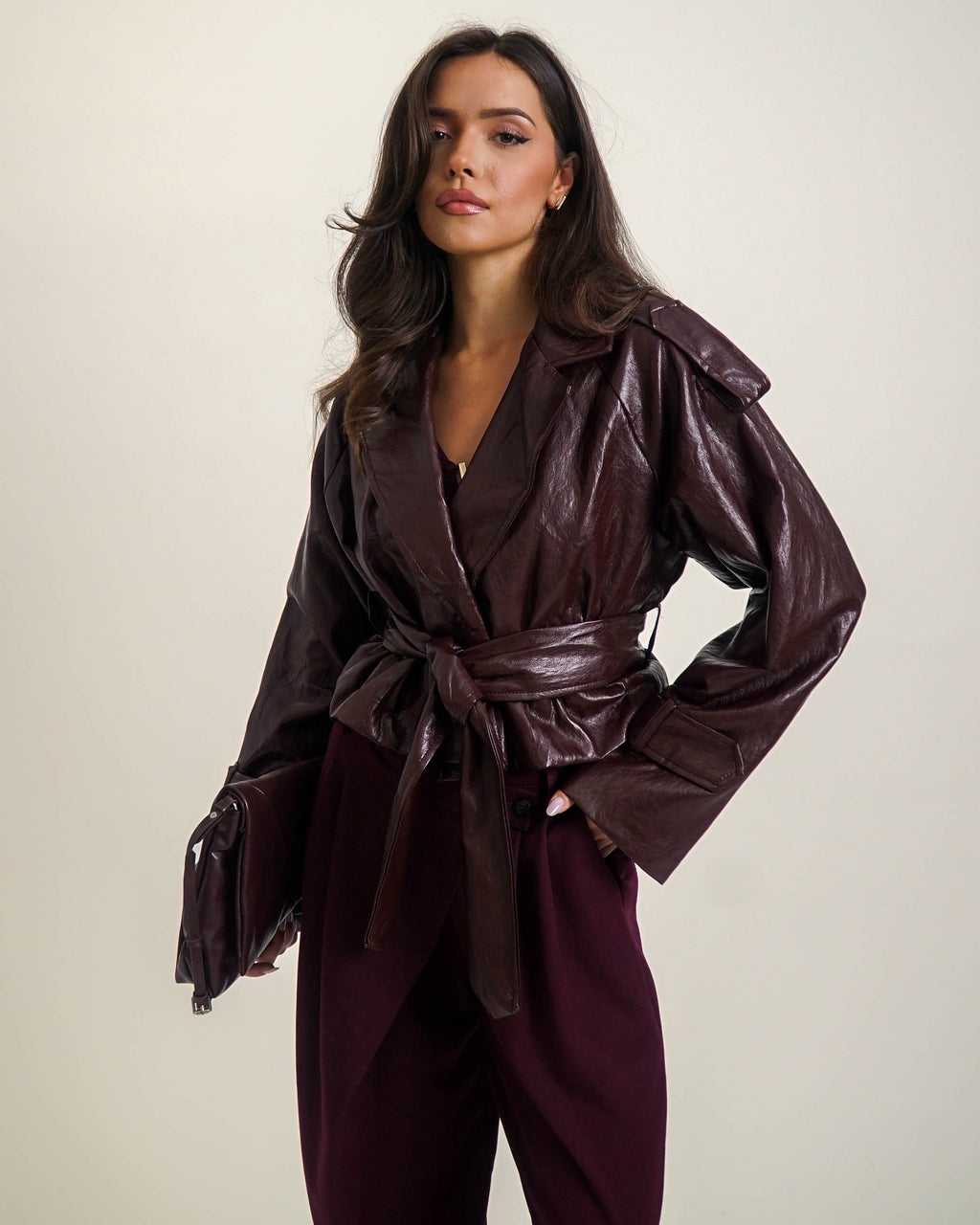 BORDOWY PŁASZCZ Z PASKIEM