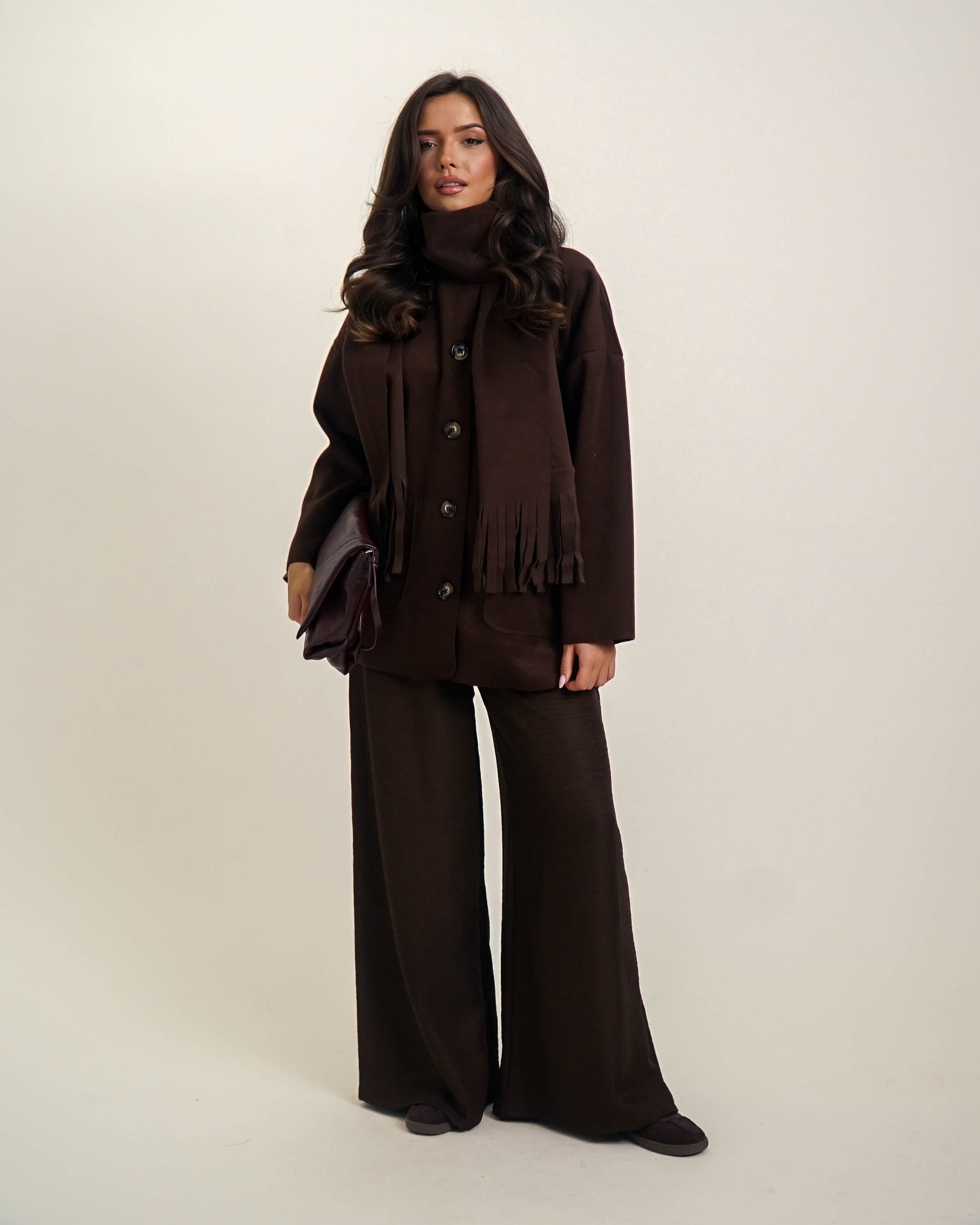 CZEKOLADOWY PŁASZCZ Z SZALEM