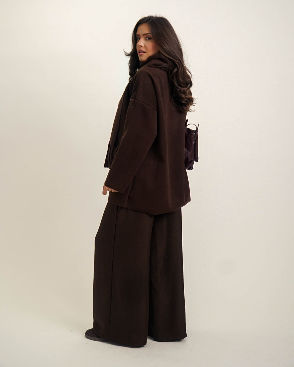 CZEKOLADOWY PŁASZCZ Z SZALEM