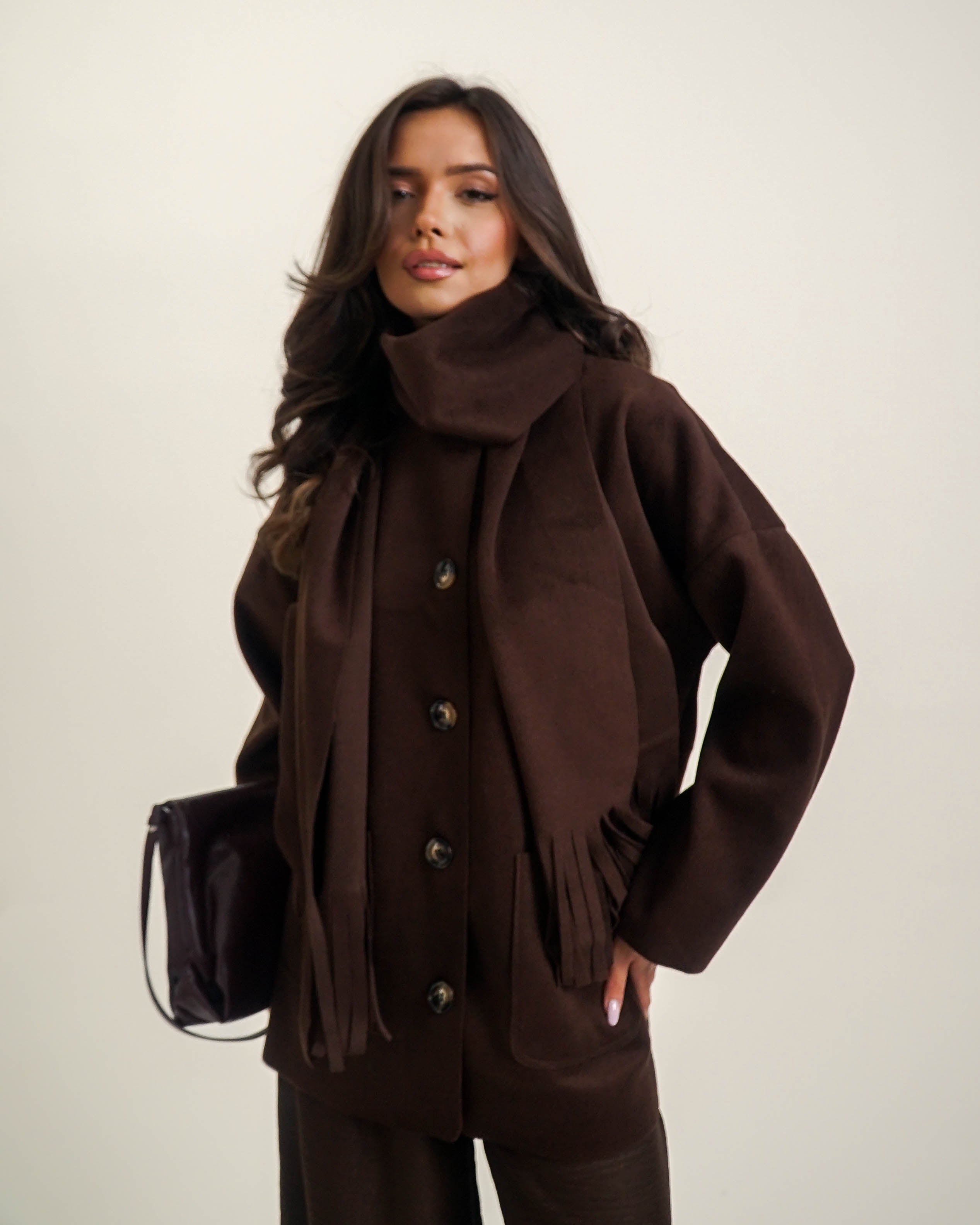 CZEKOLADOWY PŁASZCZ Z SZALEM