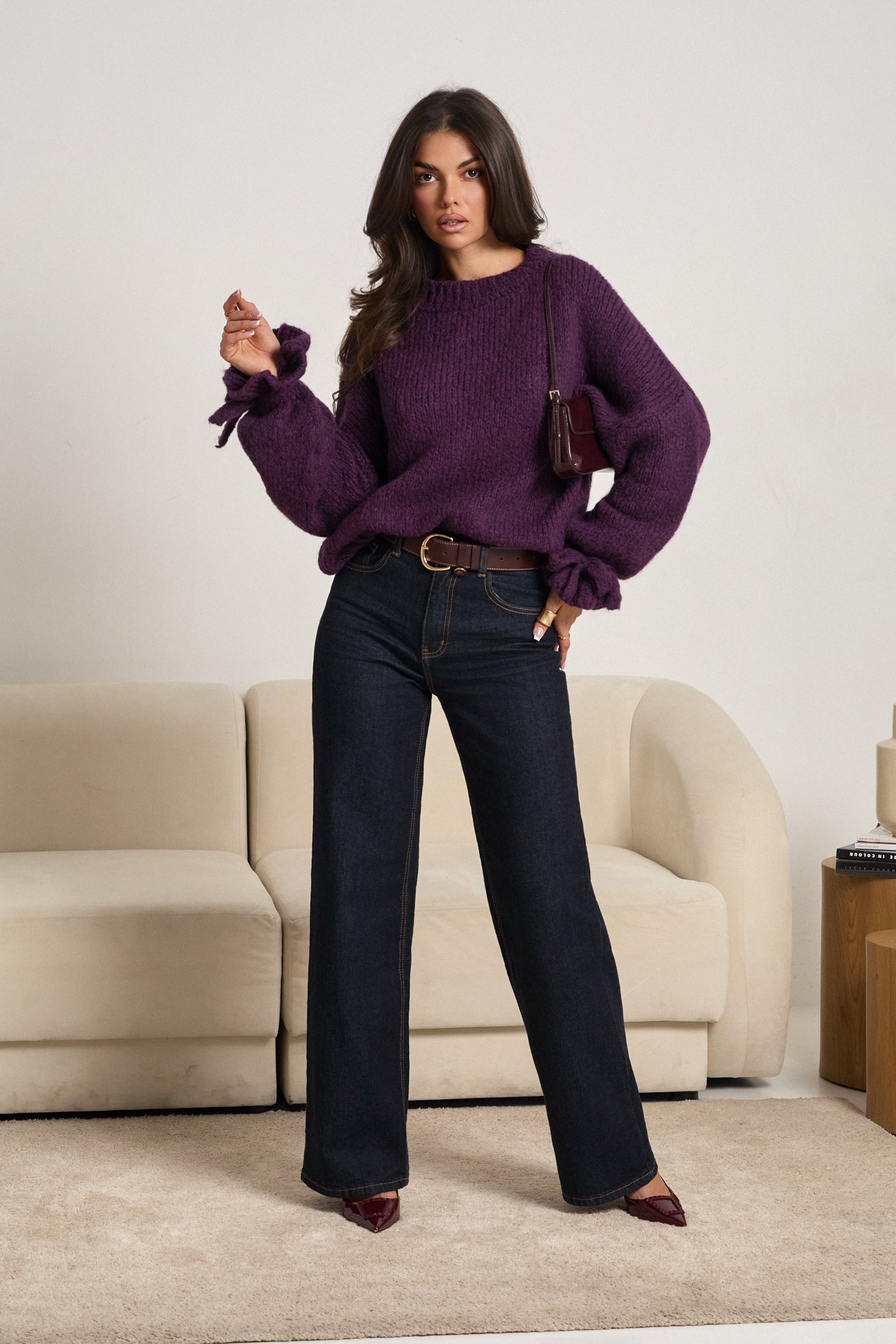 Sweter z wiązaniem na rękawach