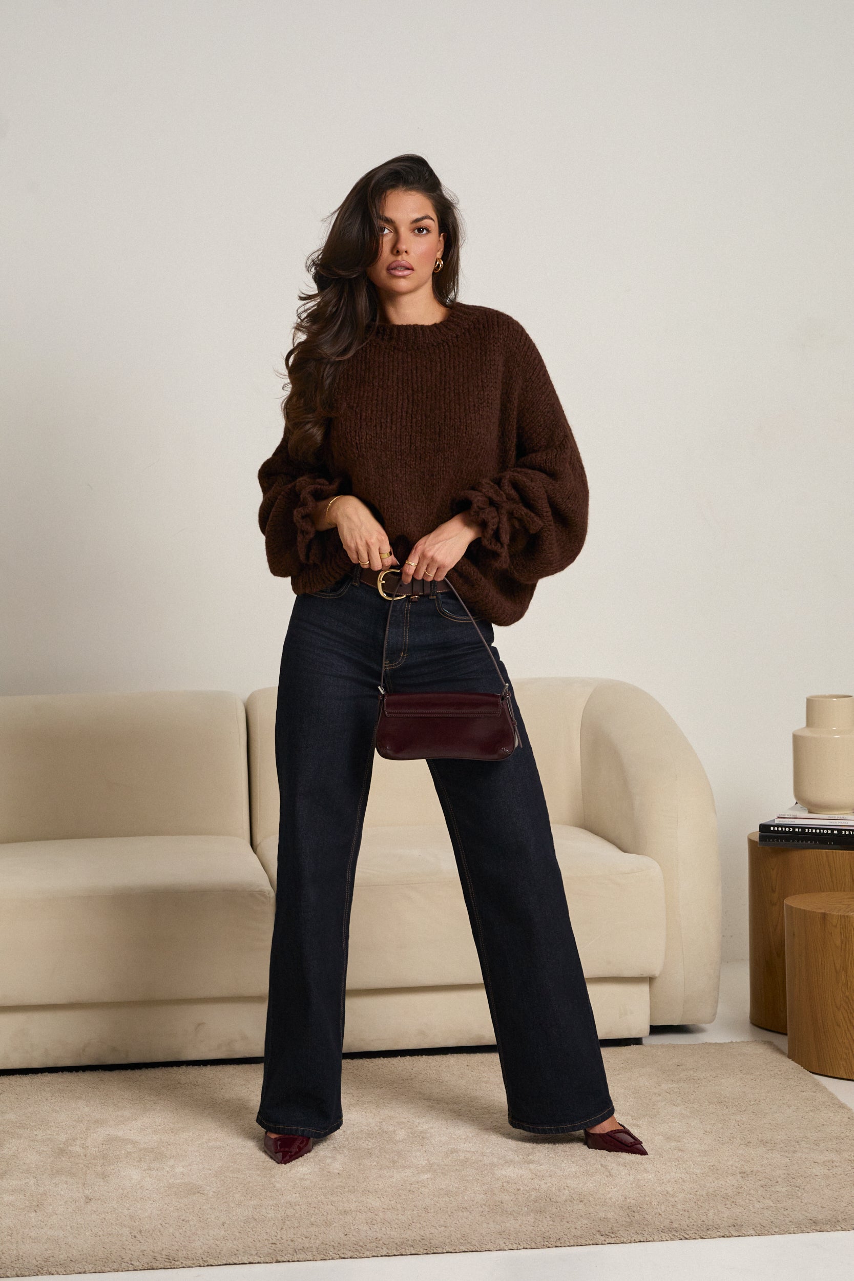 Sweter z wiązaniem na rękawach