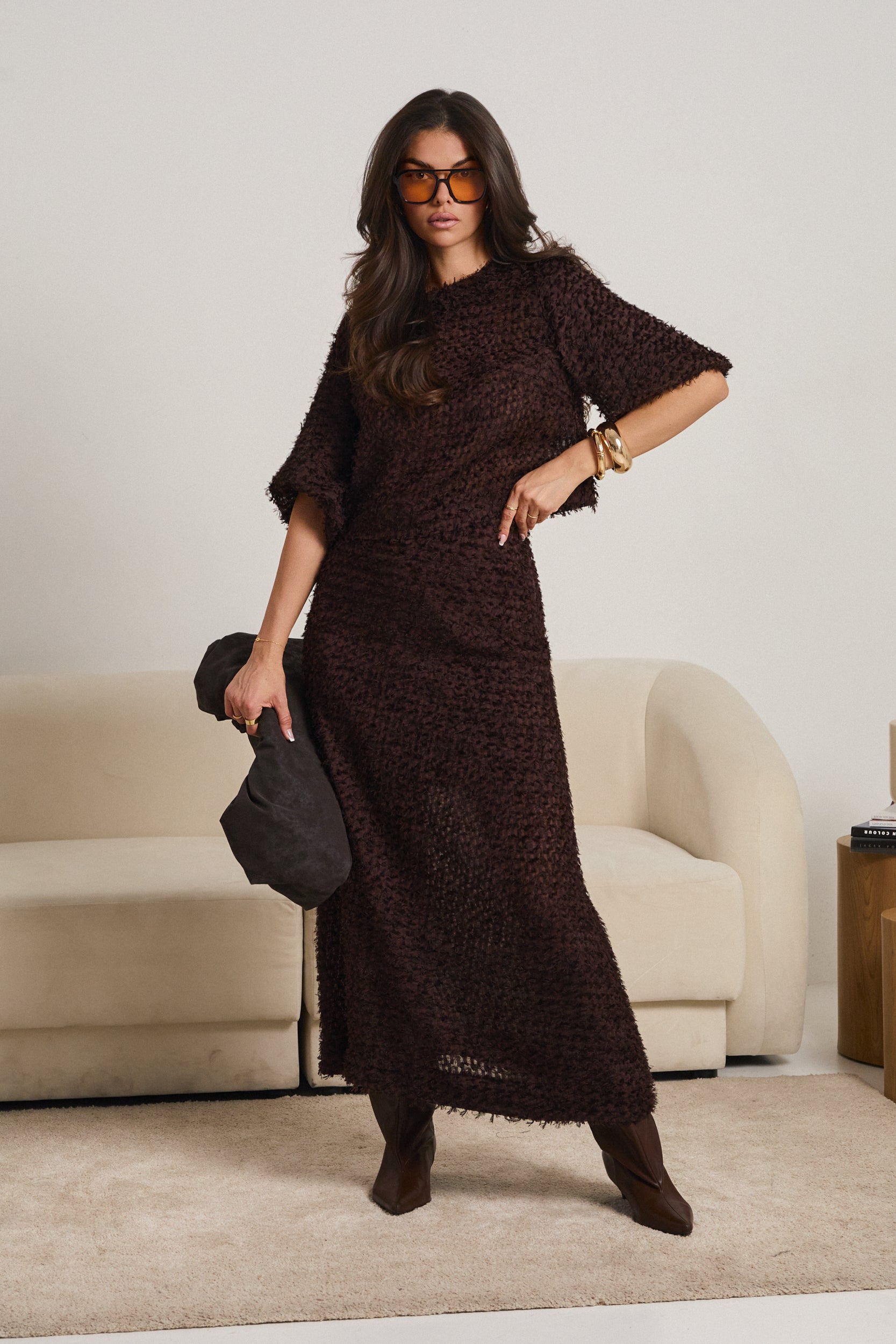 CZEKOLADOWY SWETER O LUŹNYM KROJU