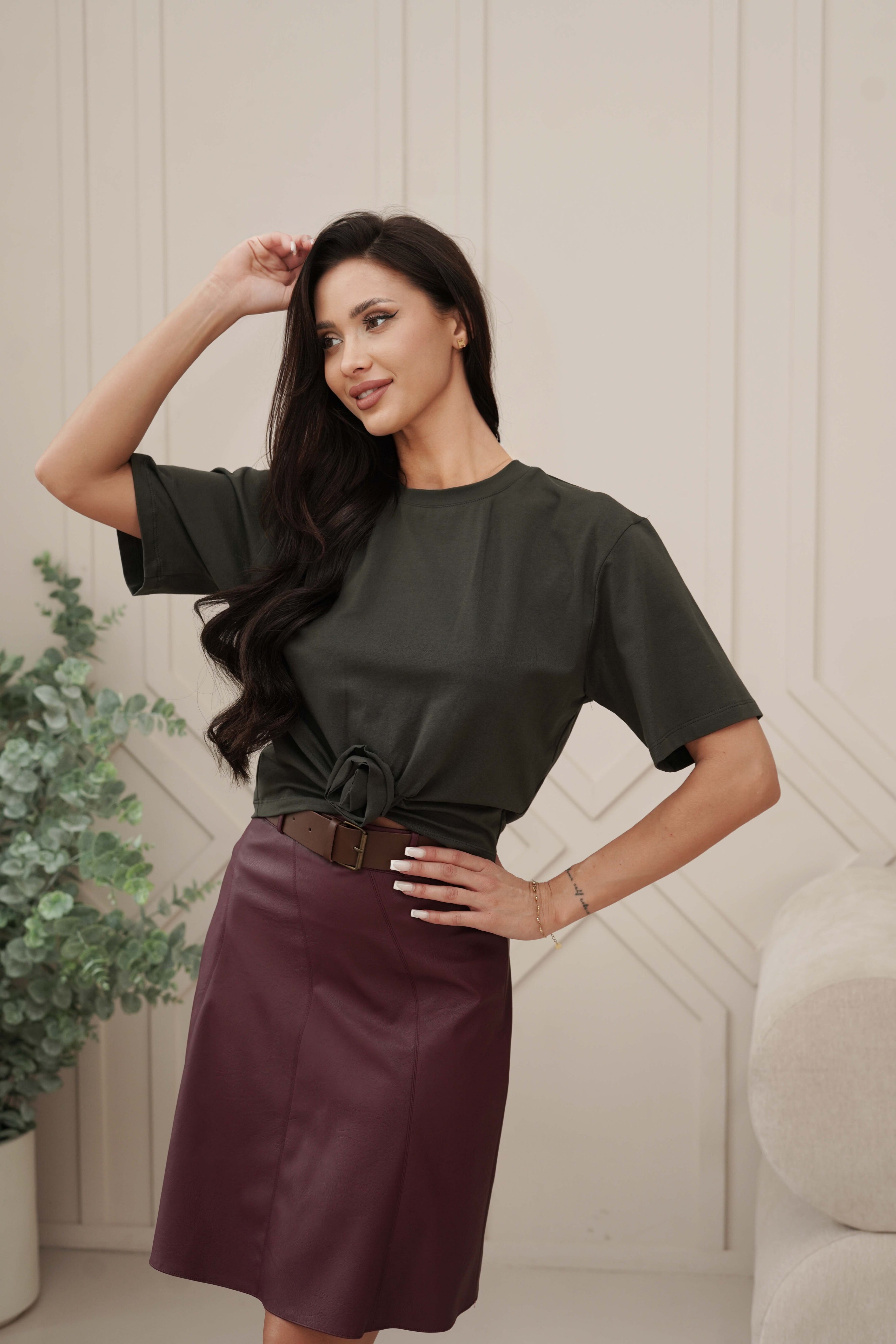 T-shirt z krótkim rękawem i kwiatowym wiązaniem w talii