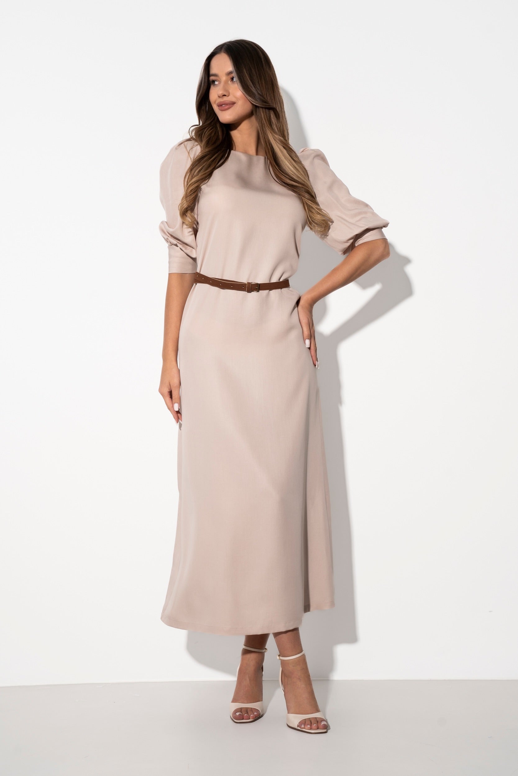 SUKIENKA Z OZDOBNYM RĘKAWEM I PASKIEM