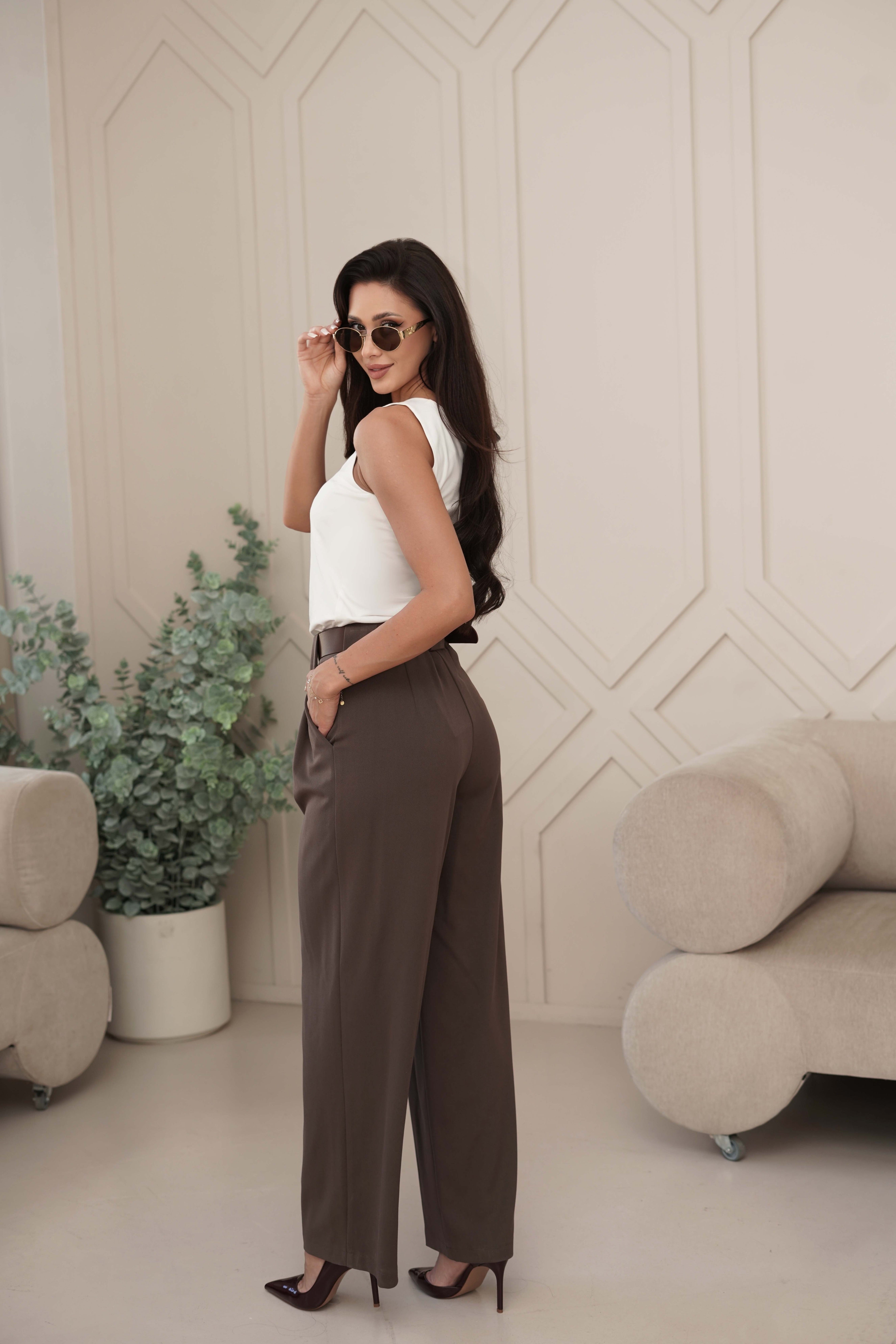 Eleganckie spodnie z paskiem