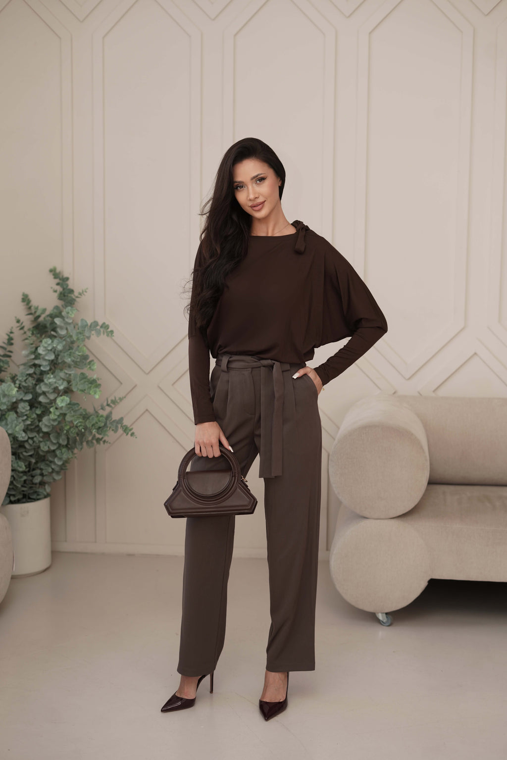 Bluzka z wiązaniem na ramieniu