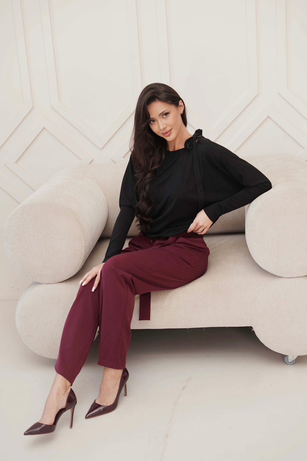 Bluzka z wiązaniem na ramieniu