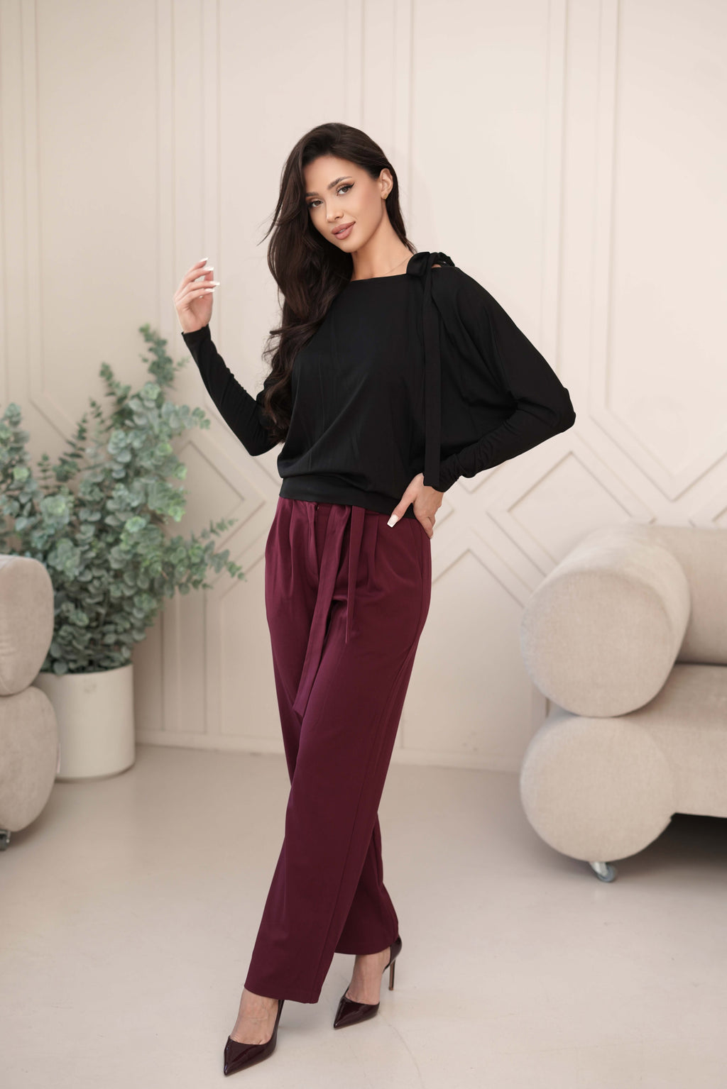 Bluzka z wiązaniem na ramieniu