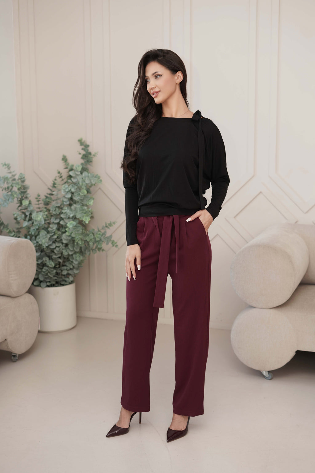 Bluzka z wiązaniem na ramieniu