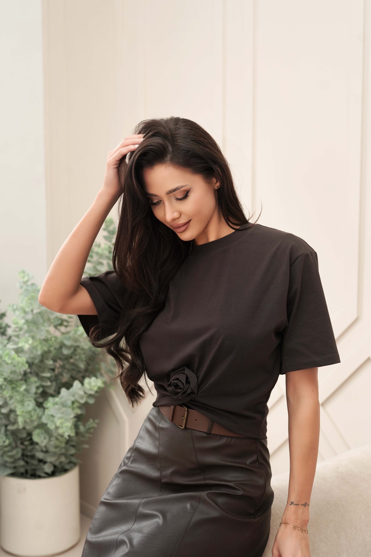 T-shirt z krótkim rękawem i kwiatowym wiązaniem w talii