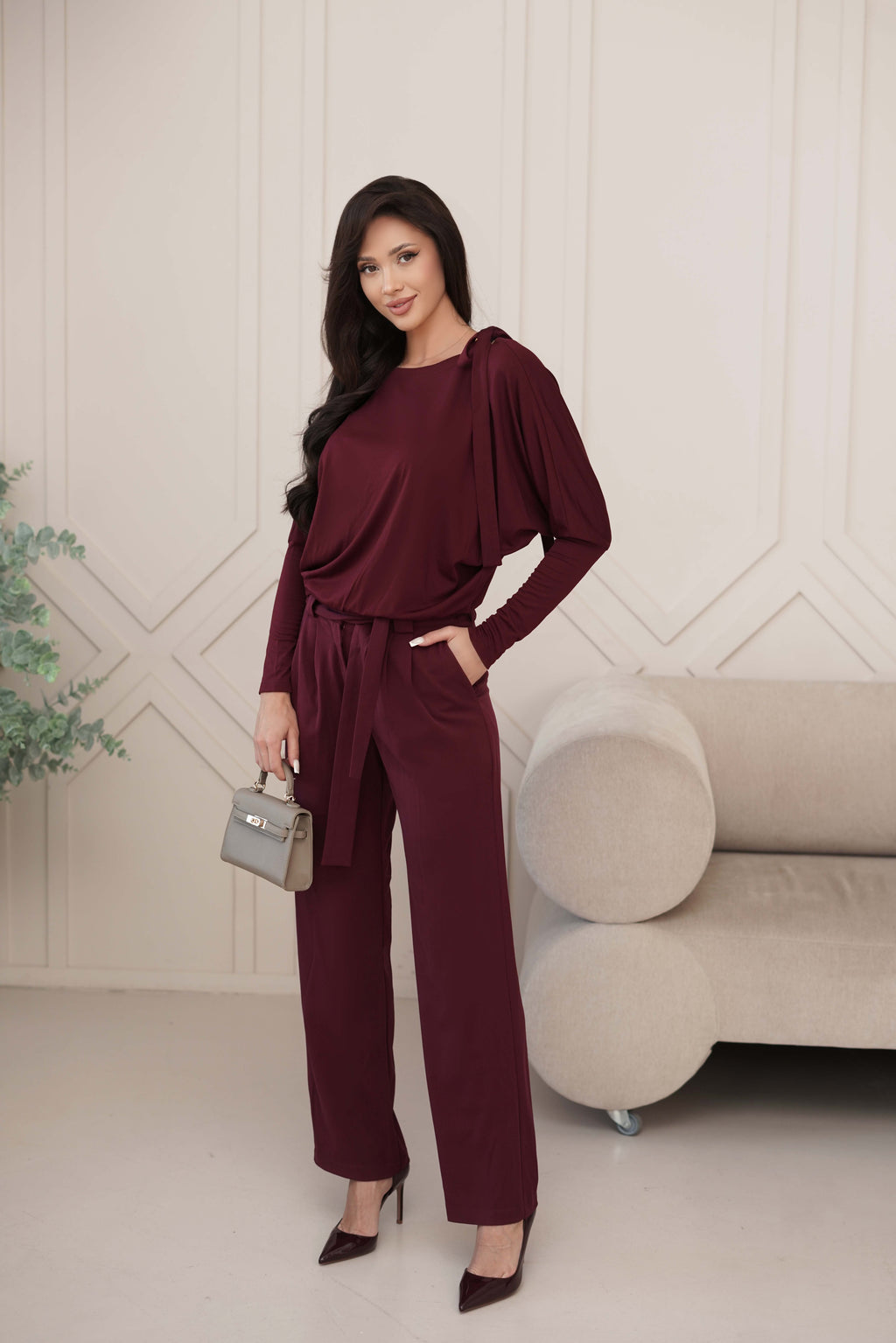 Bluzka z wiązaniem na ramieniu