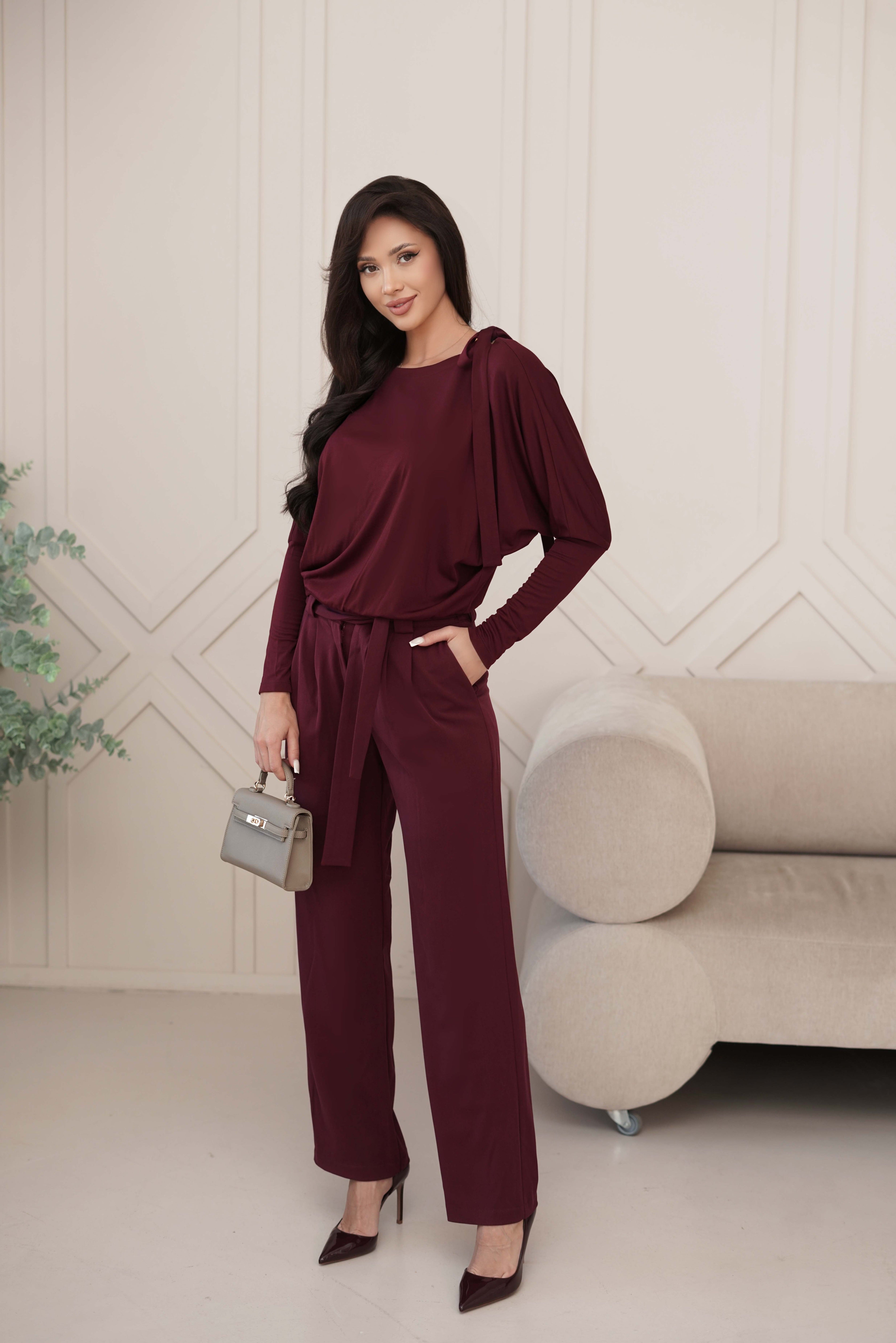 Bluzka z wiązaniem na ramieniu