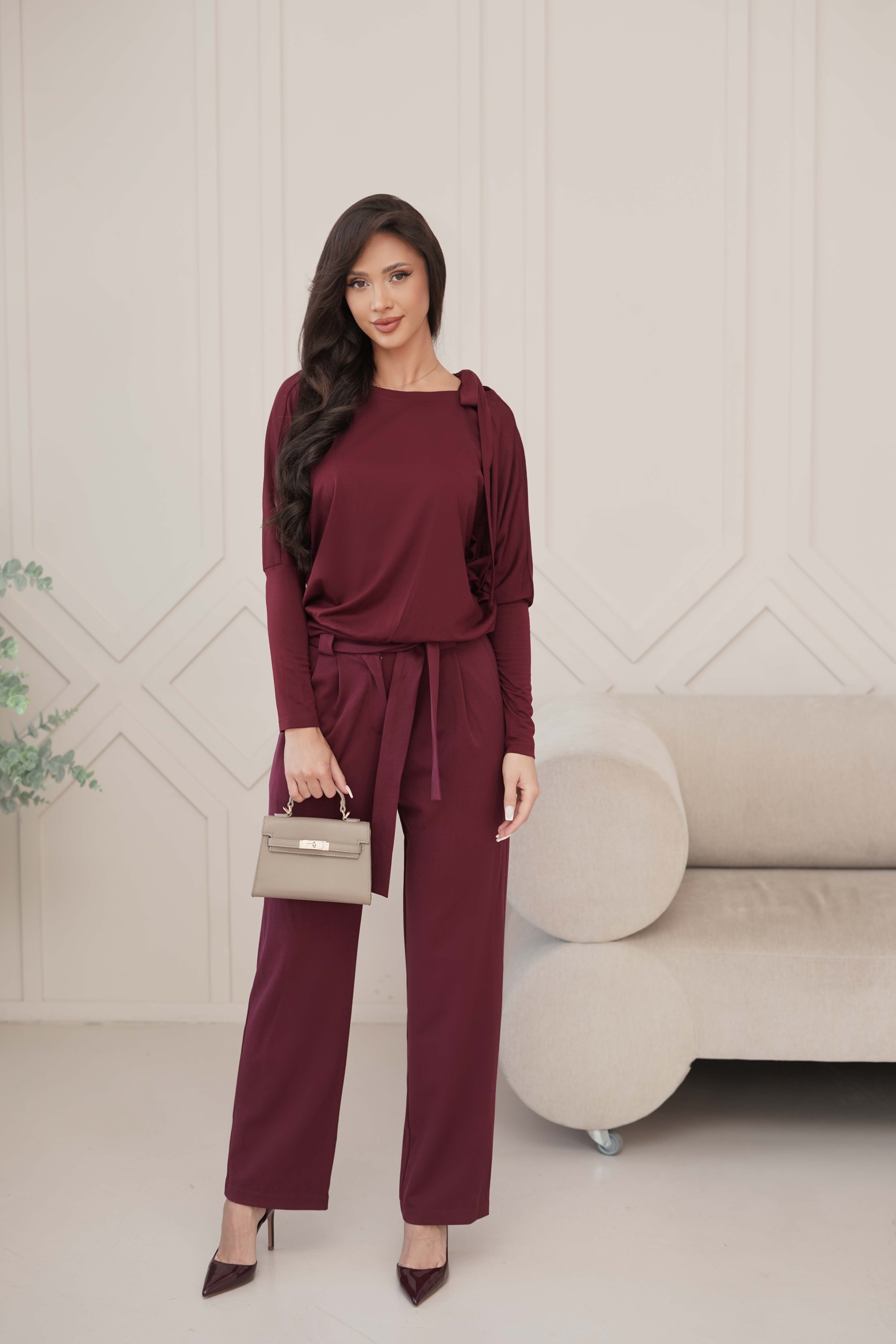 Bluzka z wiązaniem na ramieniu