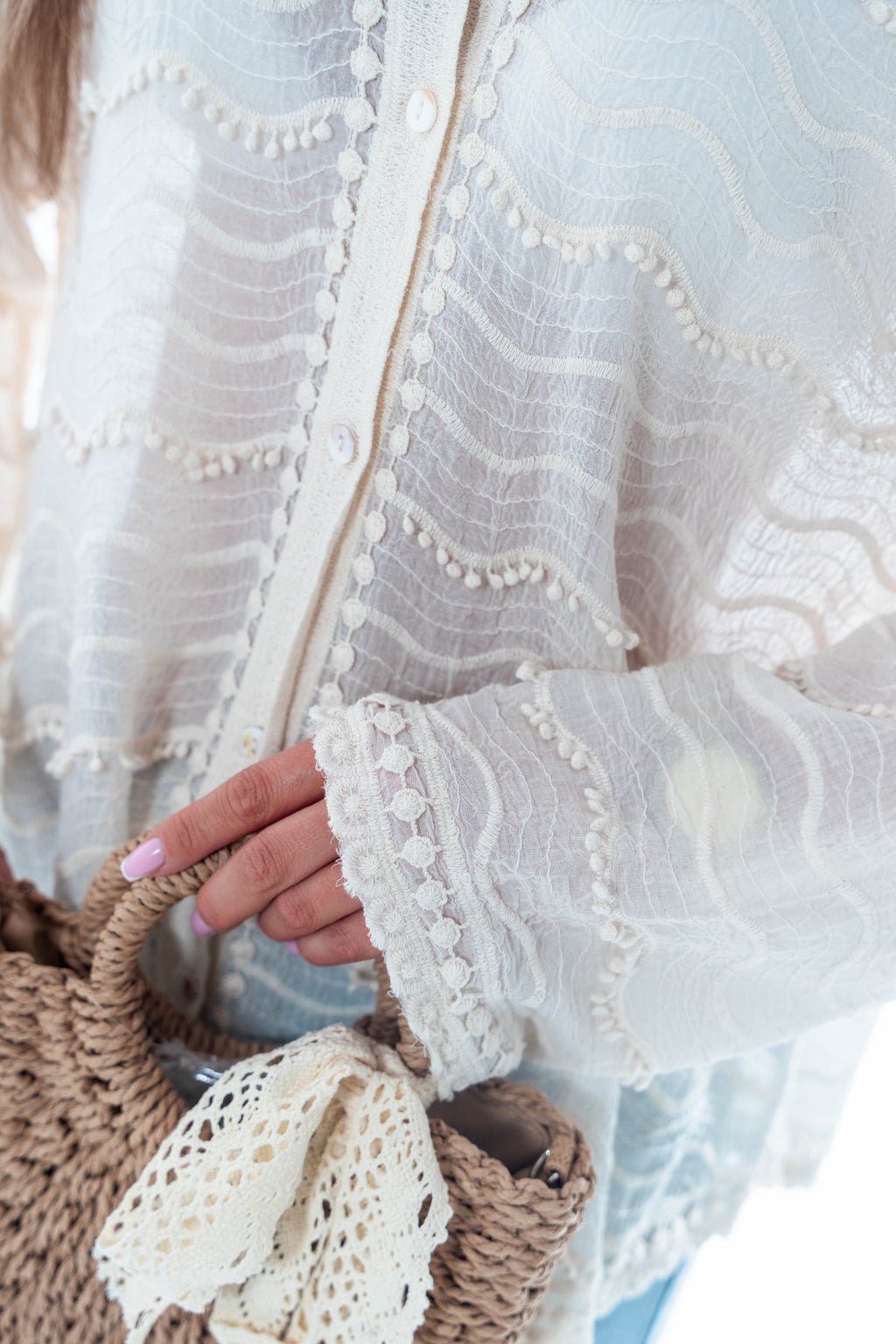 Koszula Solena z falującym wzorem i haftowanym wykończeniem- Beżowy / Uniwersalny