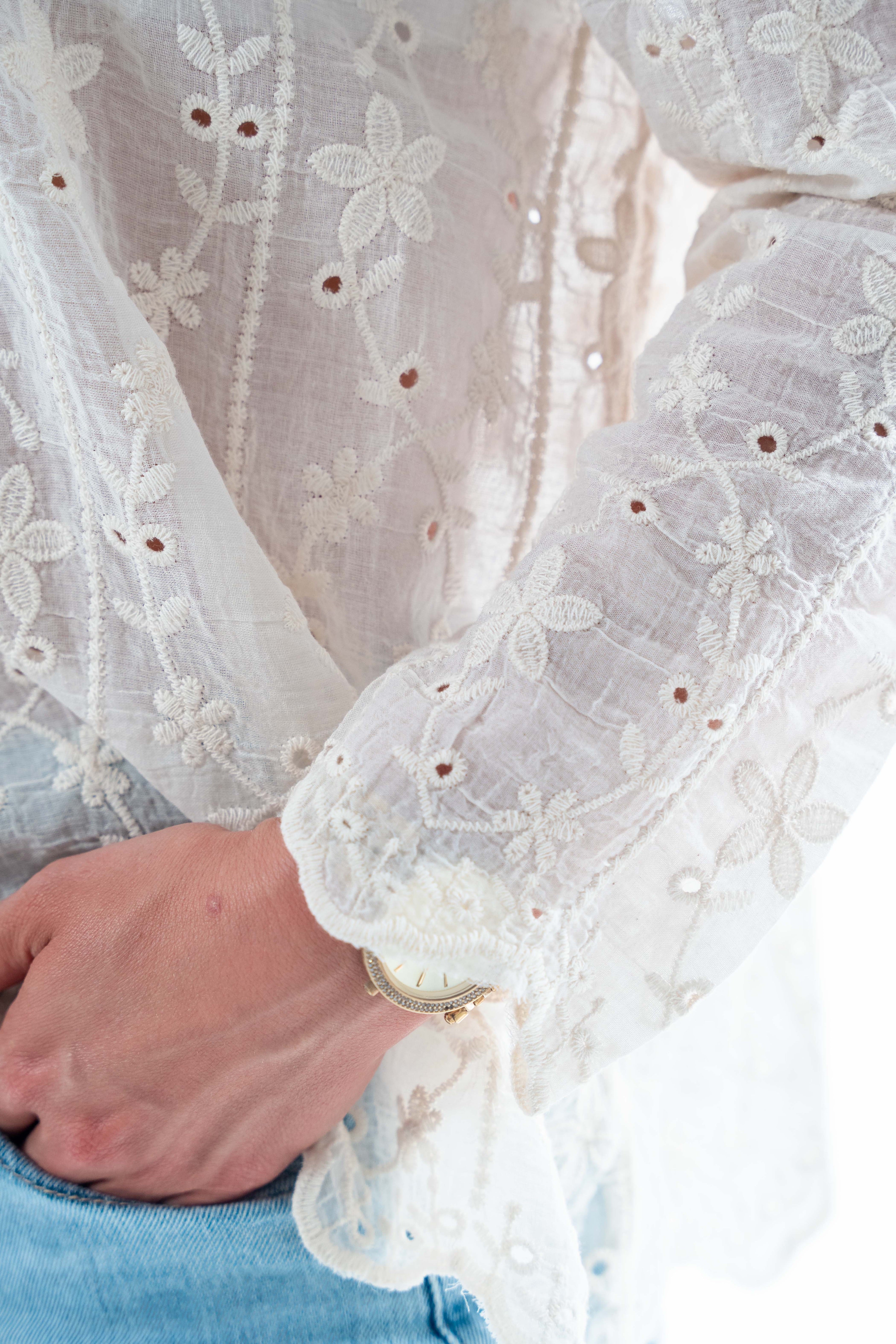 Subtelna koszula Mirella z romantycznym haftem- Beżowy / Uniwersalny