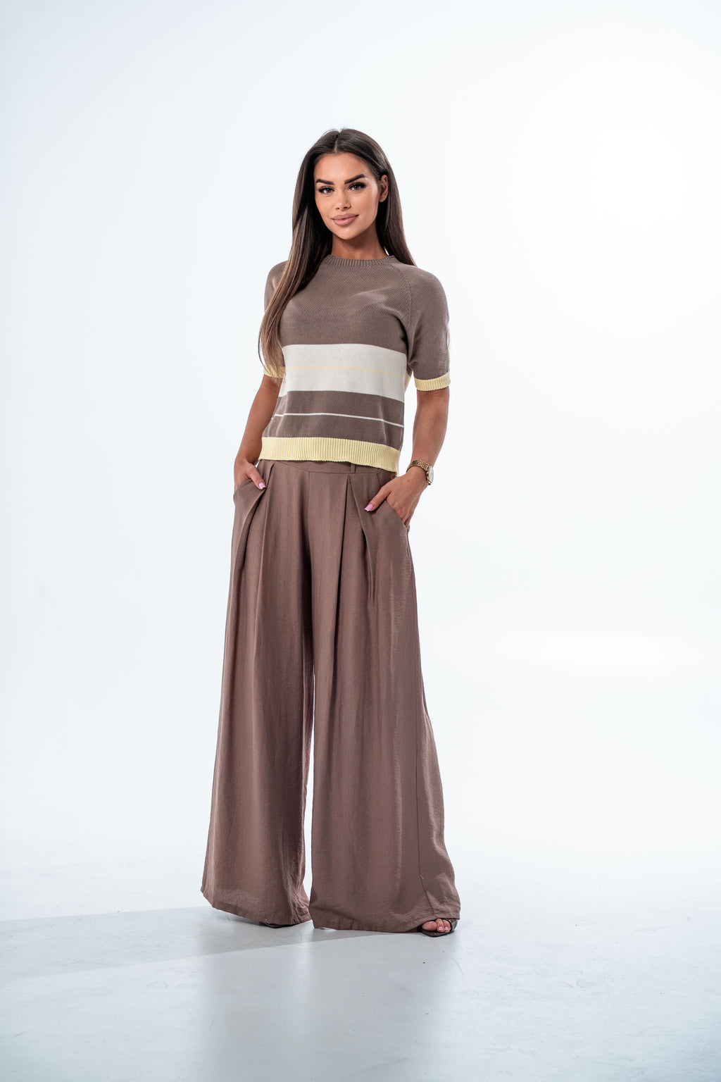 Sweter z krótkim rękawem w paski- Brązowy / Uniwersalny