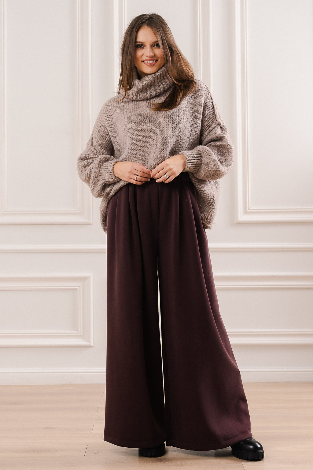 Sweter Oversize z Golfem- Uniwersalny / Brązowy