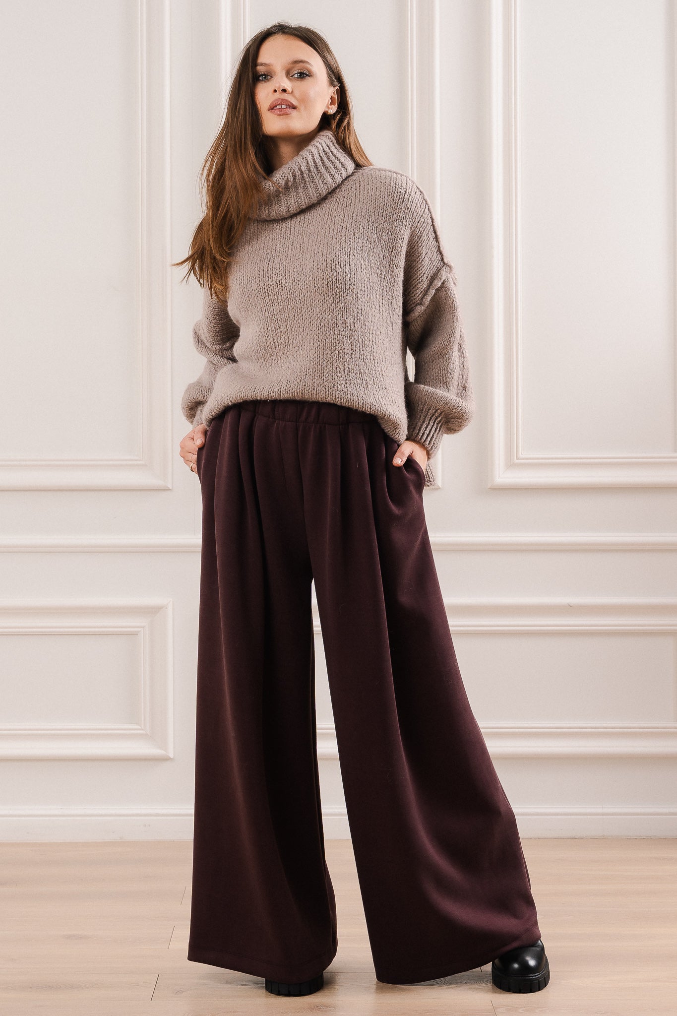 Sweter Oversize z Golfem- Uniwersalny / Brązowy