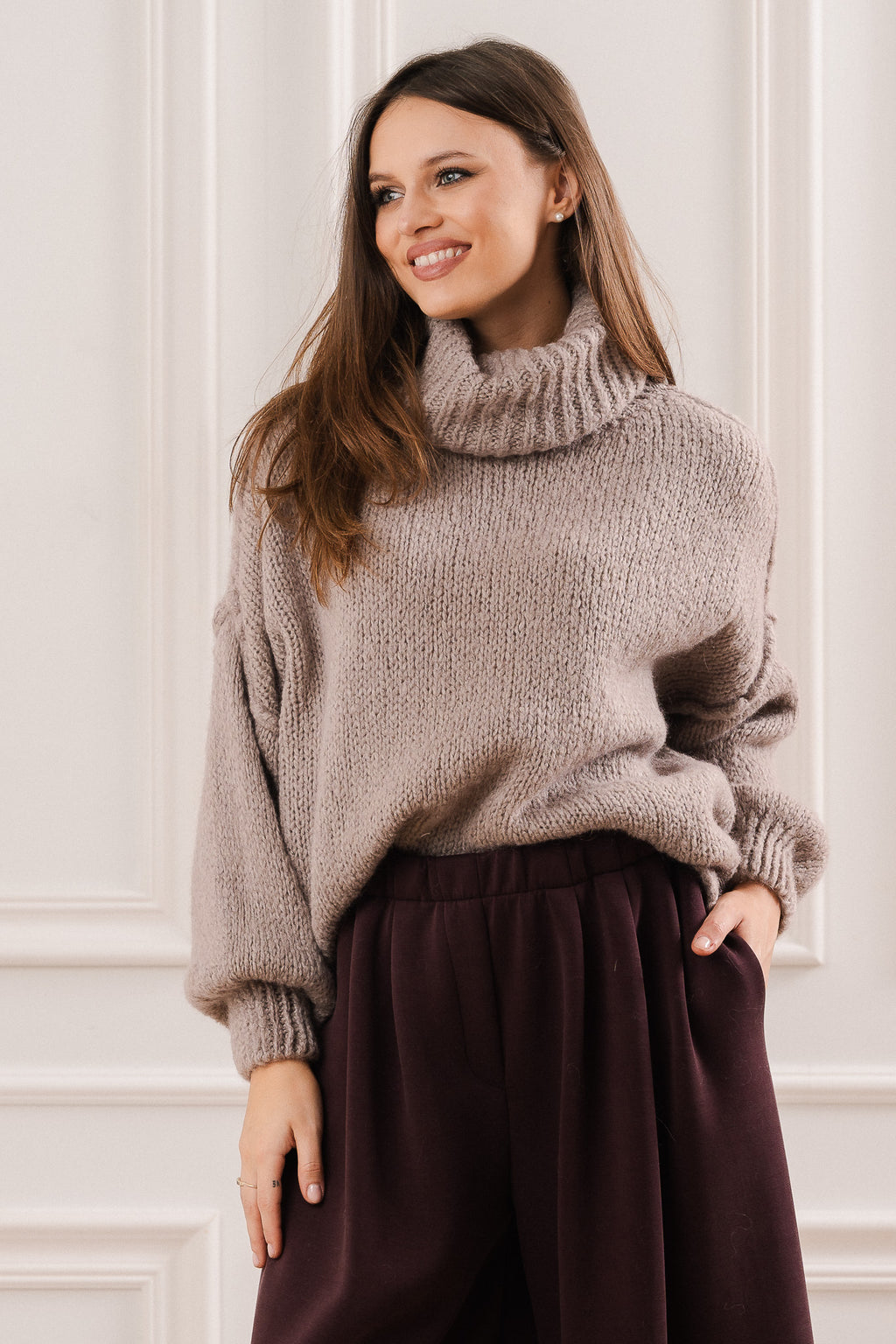 Sweter Oversize z Golfem- Uniwersalny / Brązowy