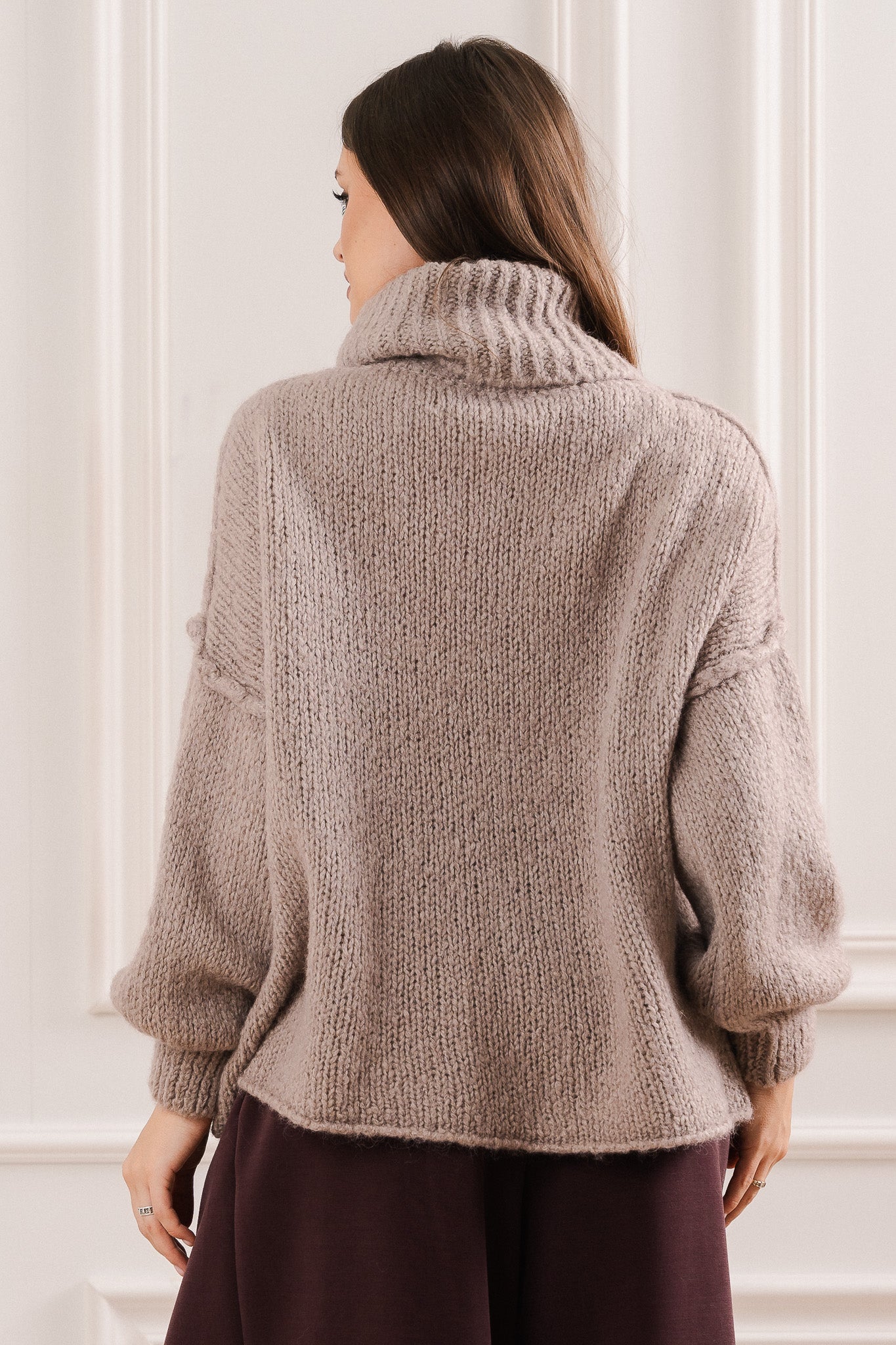 Sweter Oversize z Golfem- Uniwersalny / Brązowy