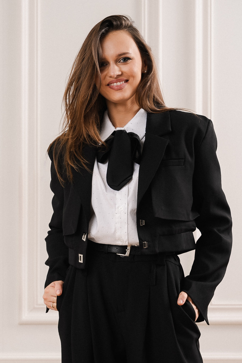 Elegancki Komplet Garniturowy z Paskiem i Szerokimi Nogawkami- Czarny / S/M