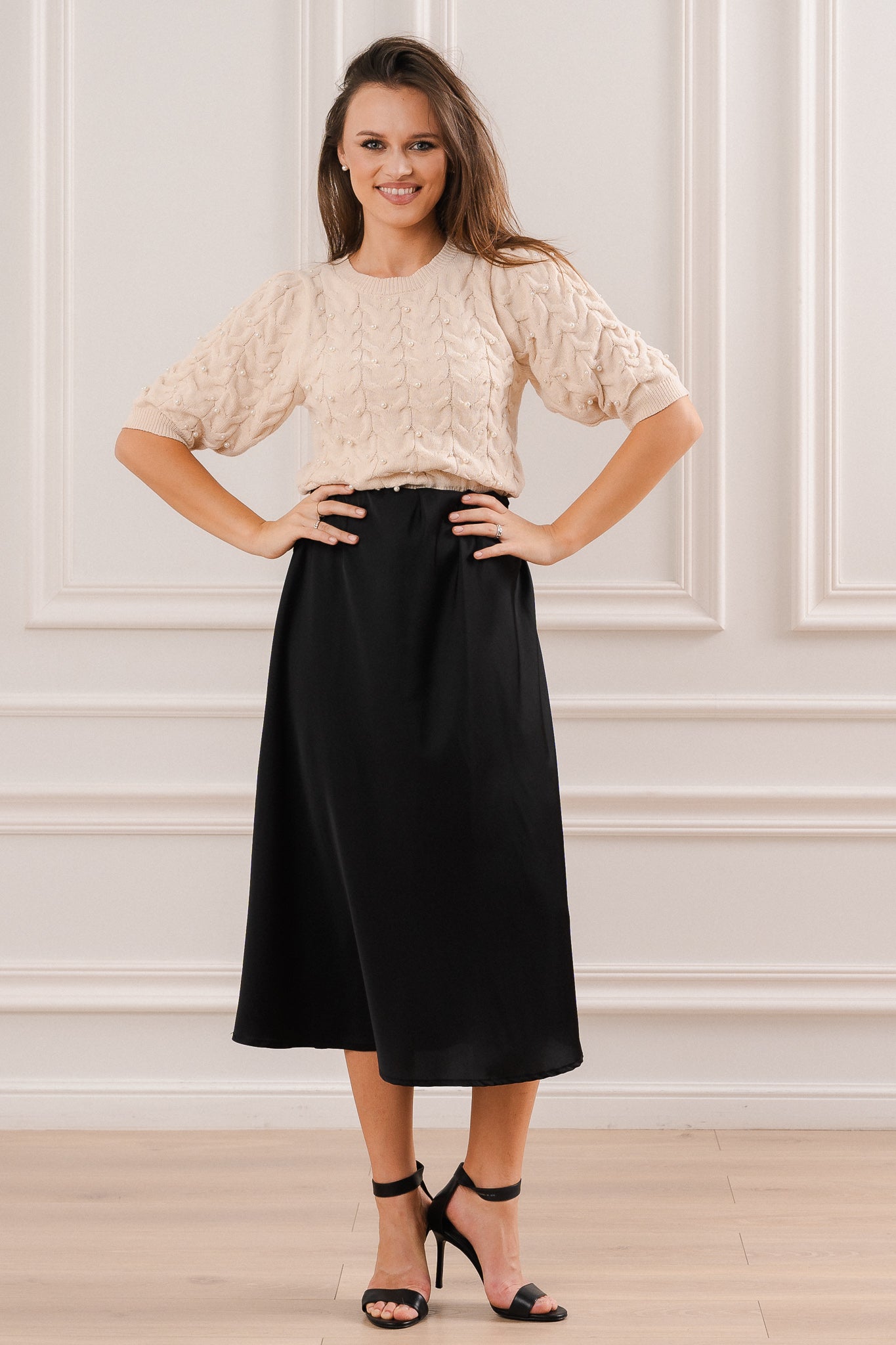 Sweter z Perłowymi Akcentami- Kremowy / Uniwersalny